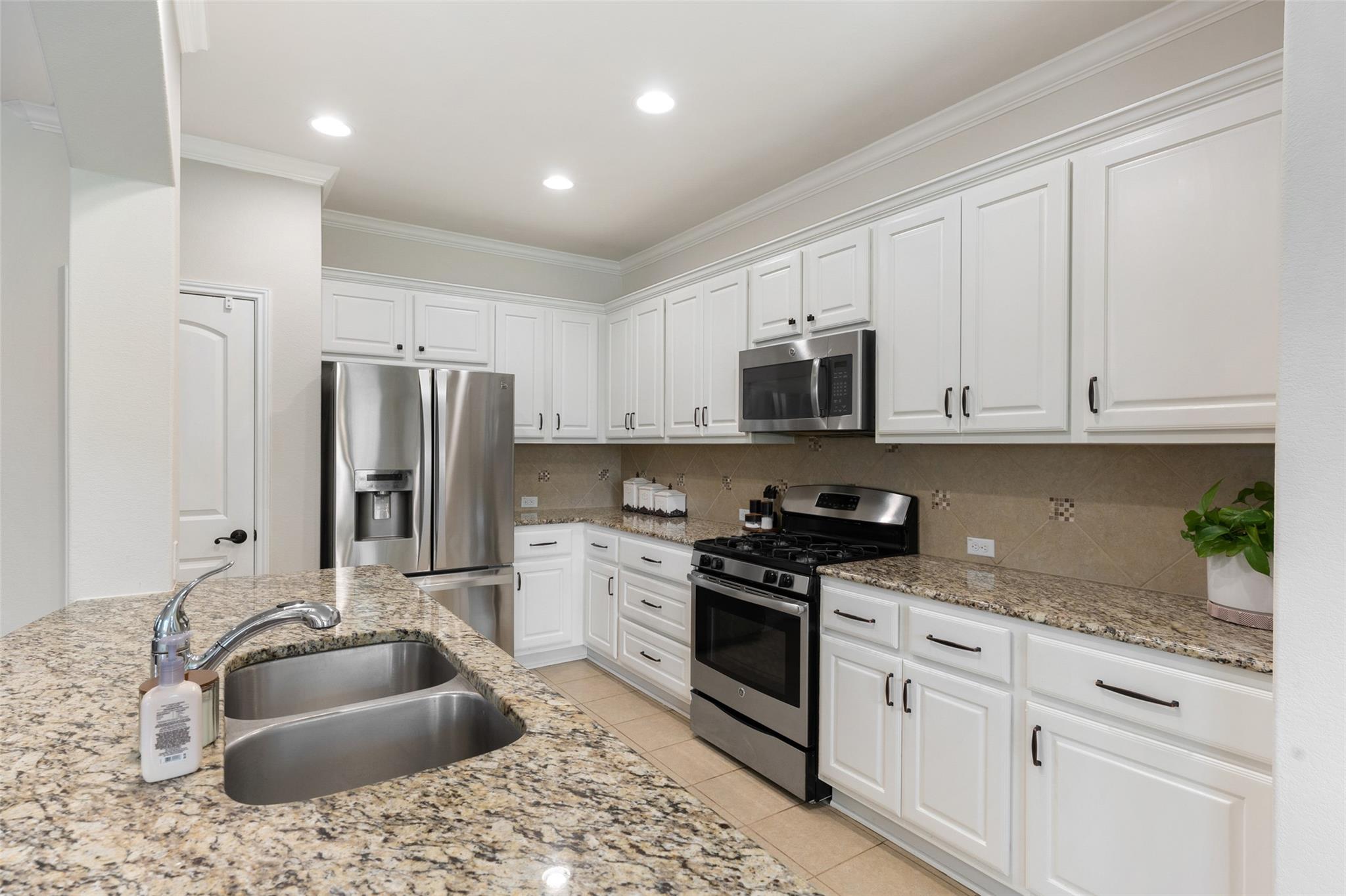 611 Irvin Dr, San Marcos, TX 78666