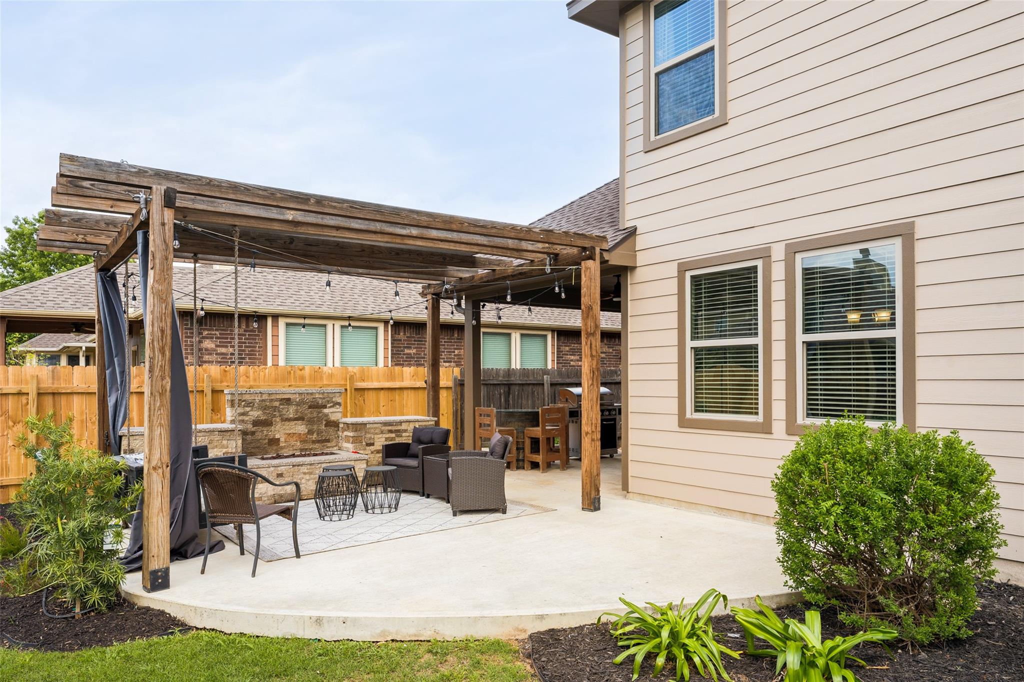 611 Irvin Dr, San Marcos, TX 78666