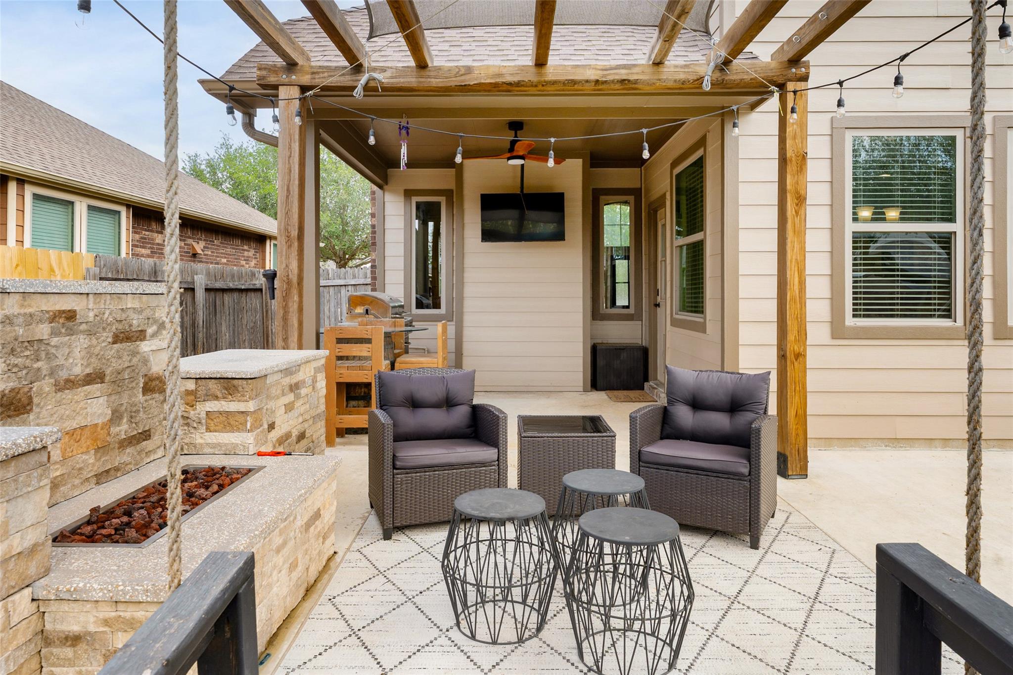 611 Irvin Dr, San Marcos, TX 78666