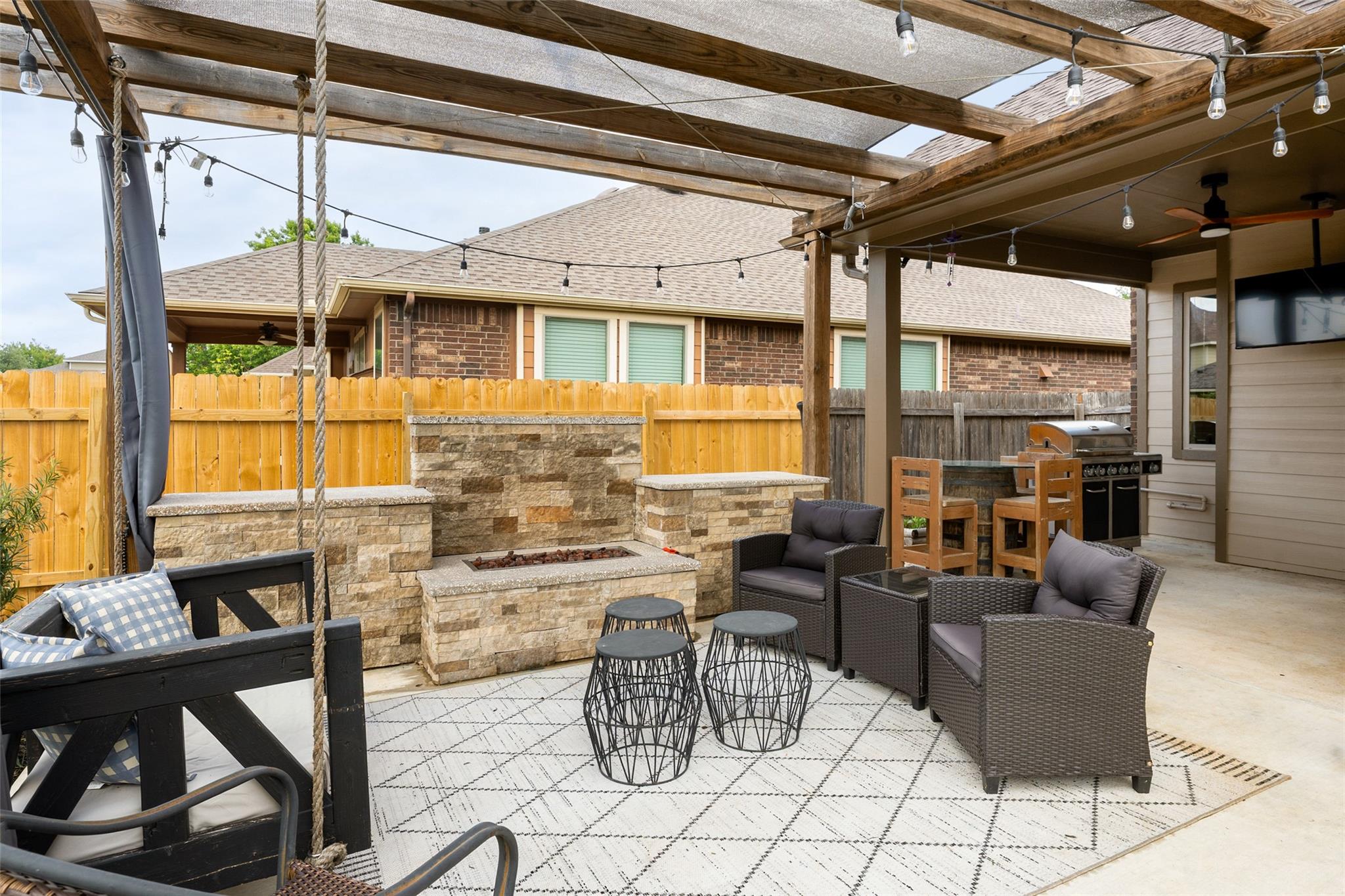 611 Irvin Dr, San Marcos, TX 78666