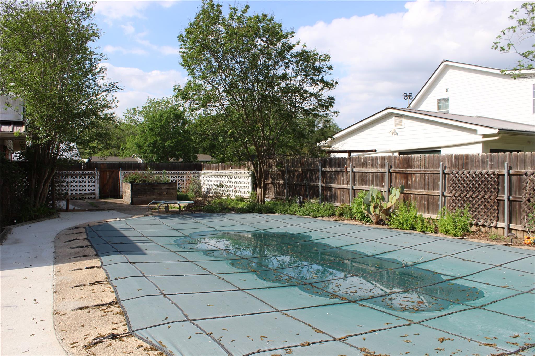 1010 W Live Oak St # B, Lockhart, TX 78644