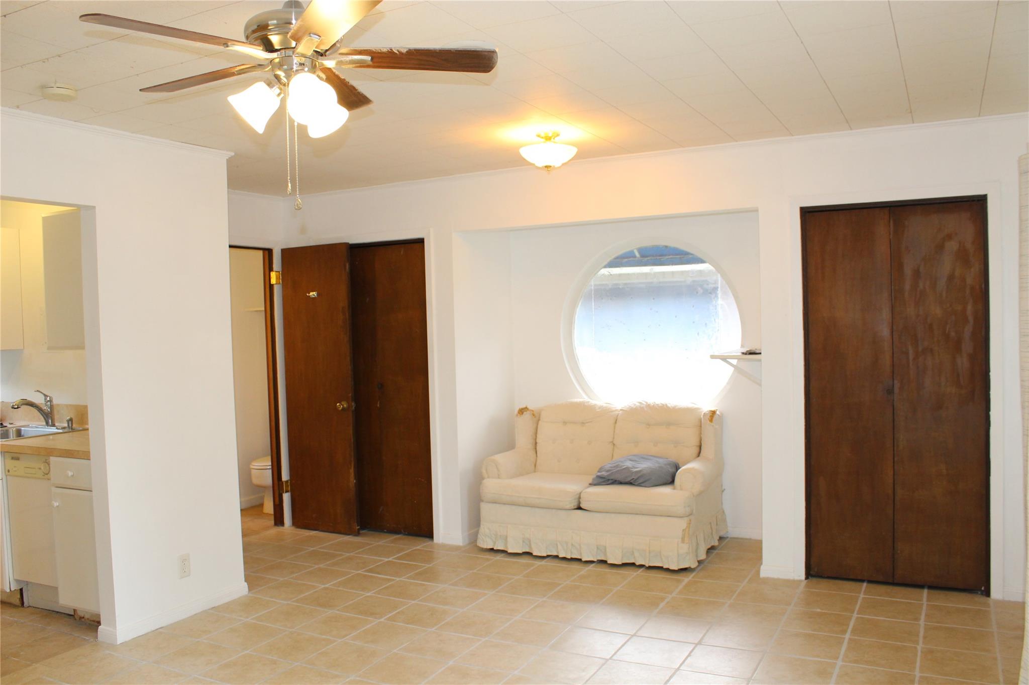 1010 W Live Oak St # B, Lockhart, TX 78644