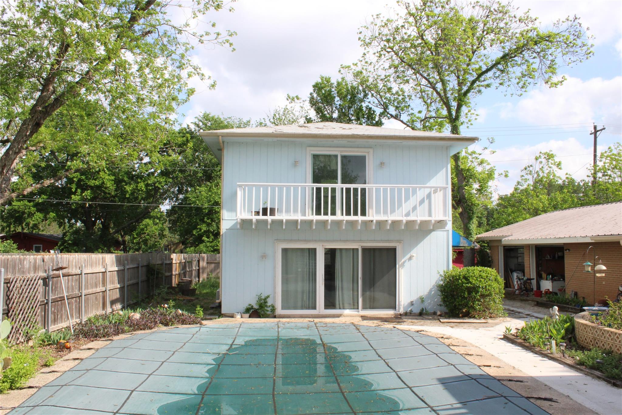 1010 W Live Oak St # B, Lockhart, TX 78644