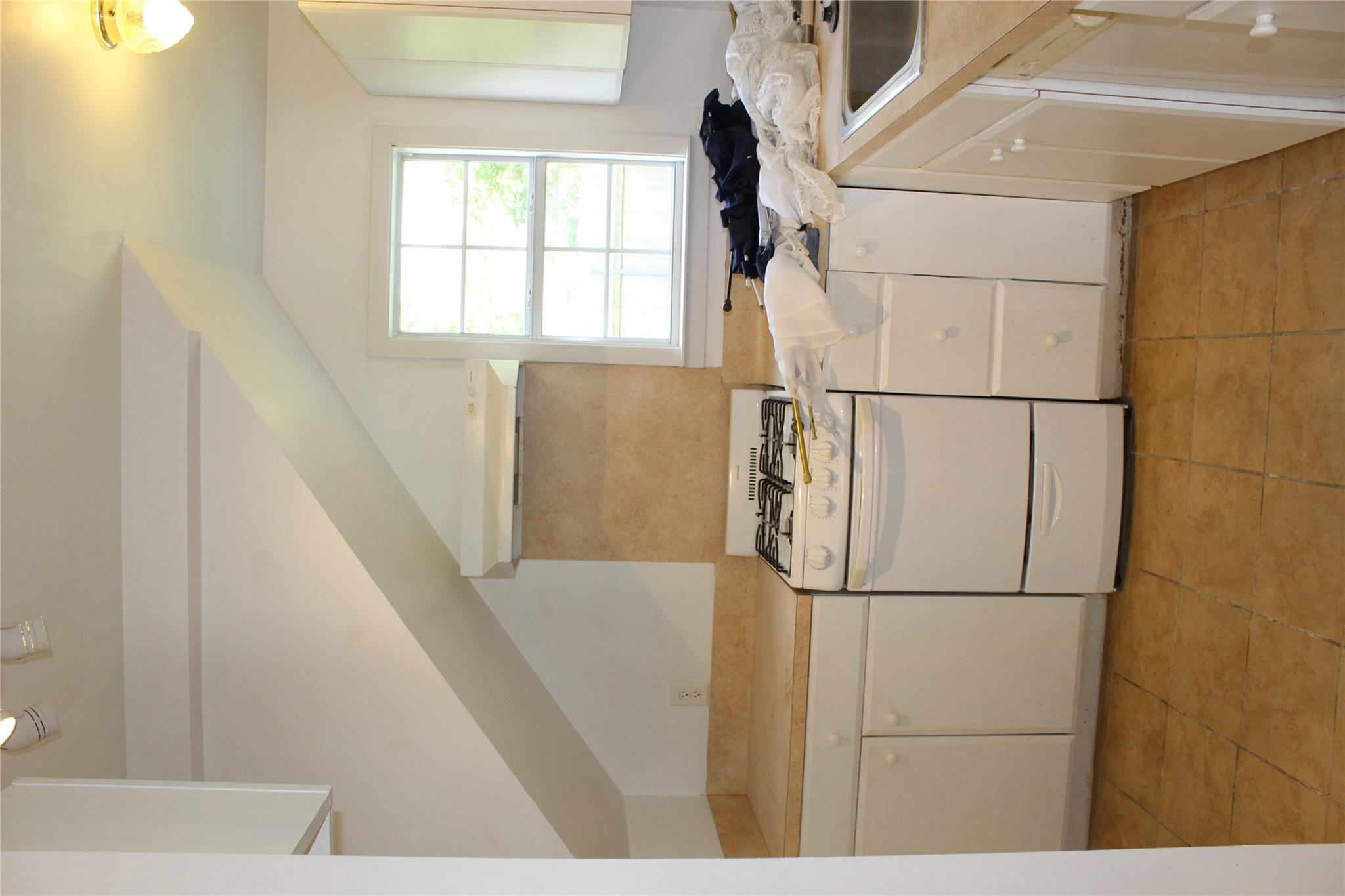 1010 W Live Oak St # B, Lockhart, TX 78644