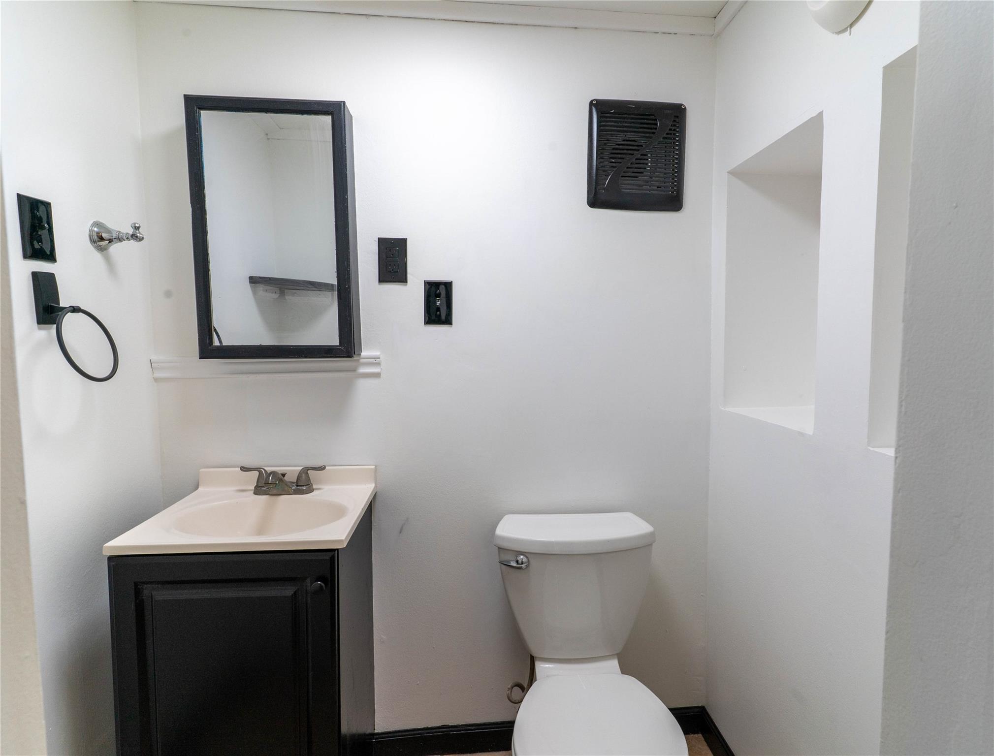 108 E Clark St, Bartlett, TX 76511