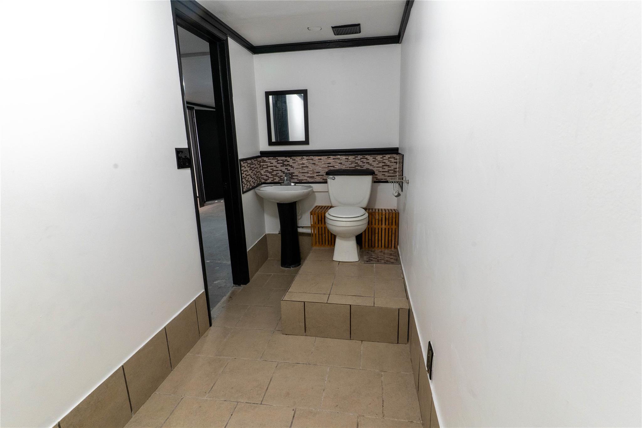 108 E Clark St, Bartlett, TX 76511