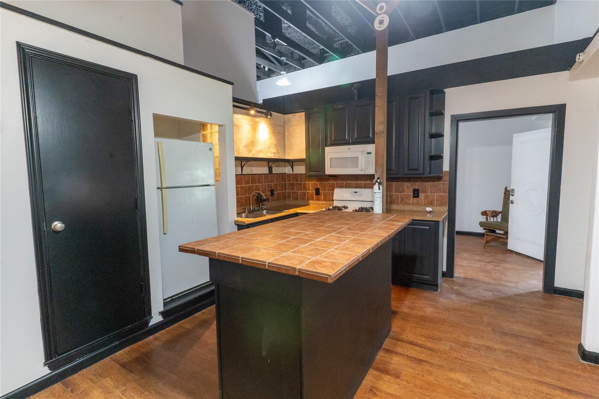 108 E Clark St, Bartlett, TX 76511