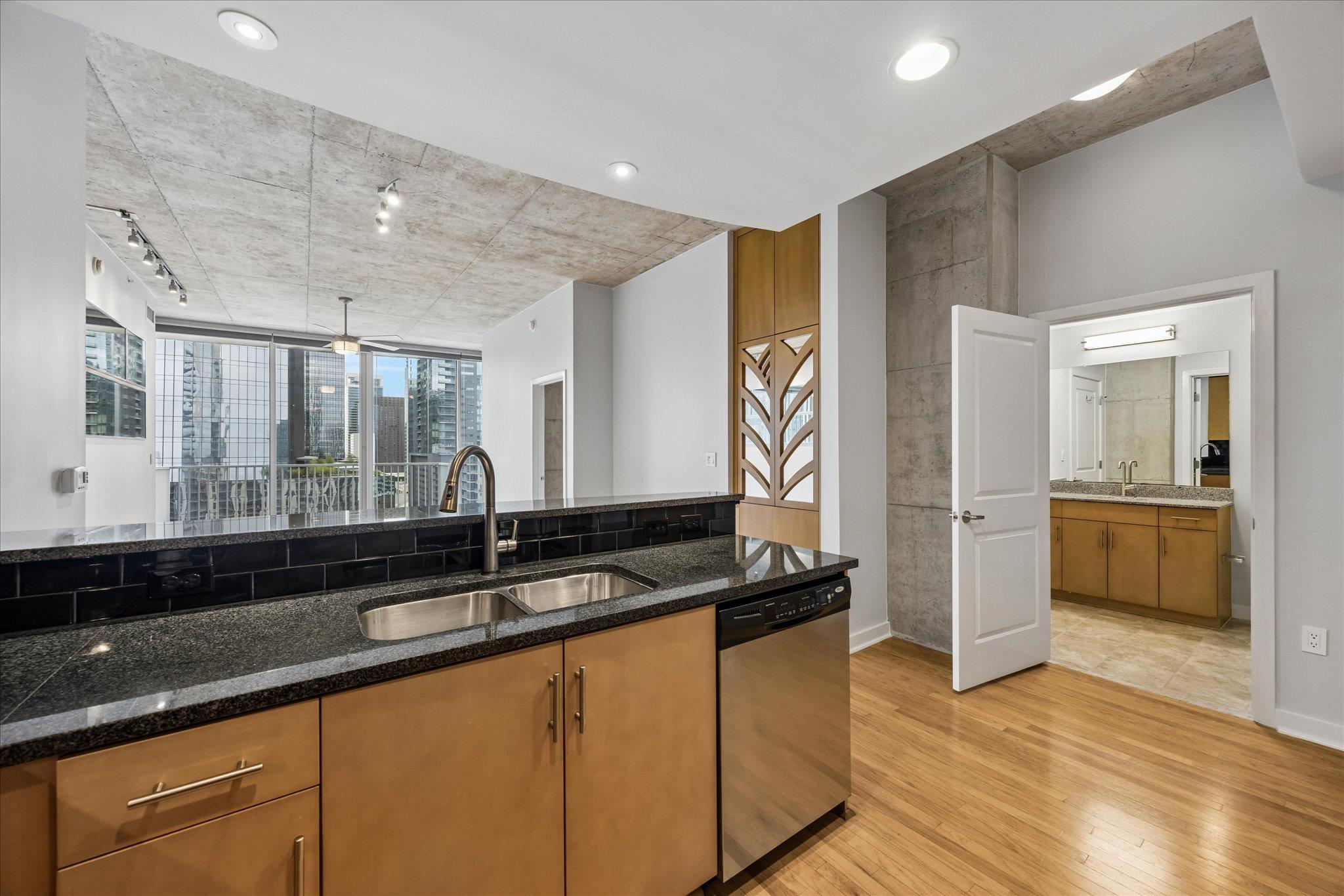 360 Nueces St # 2005, Austin, TX 78701