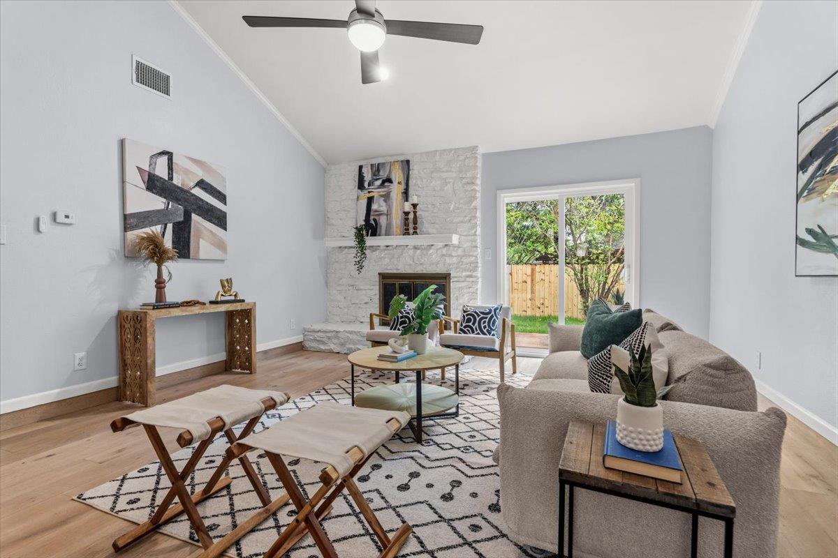 6209 Sun Vista Dr, Austin, TX 78749