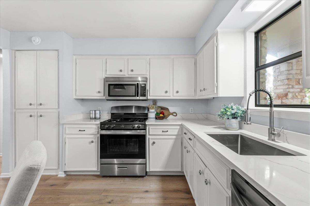 6209 Sun Vista Dr, Austin, TX 78749