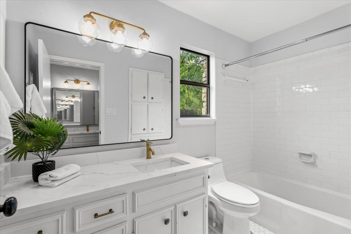 6209 Sun Vista Dr, Austin, TX 78749