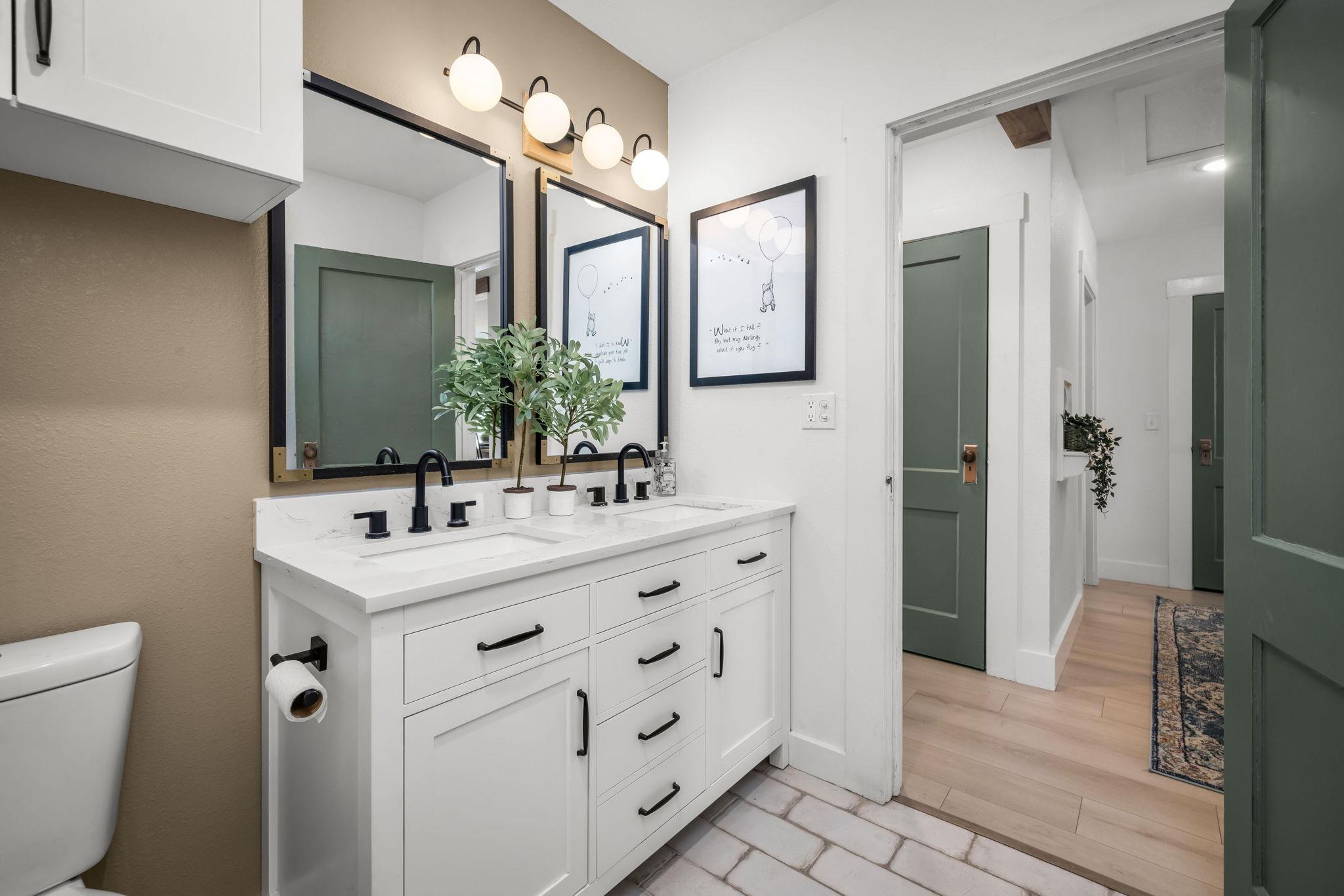 215 Paulus St, Schulenburg, TX 78956