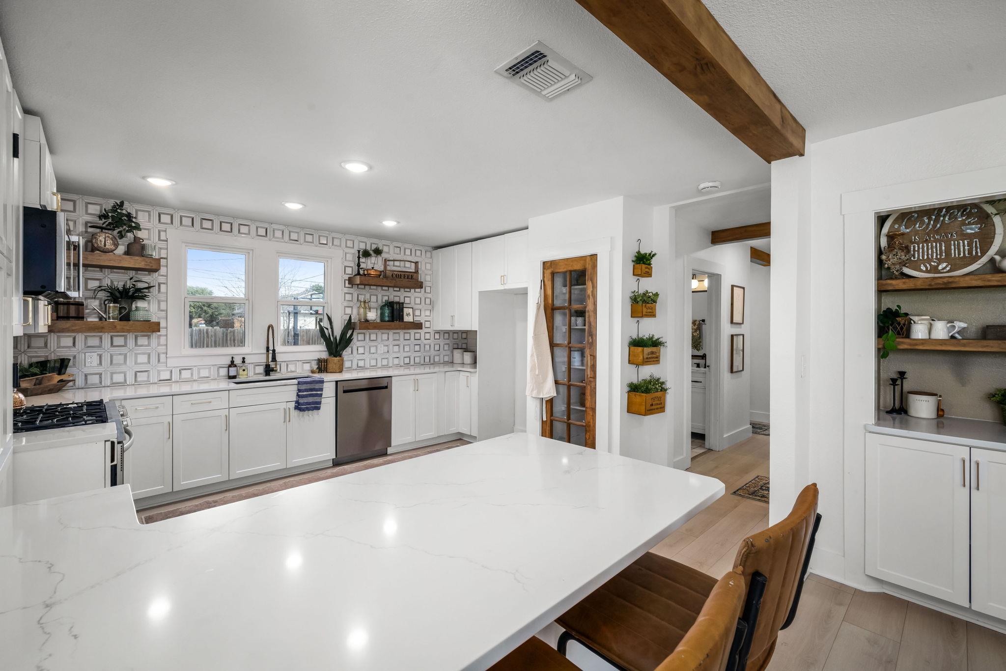 215 Paulus St, Schulenburg, TX 78956