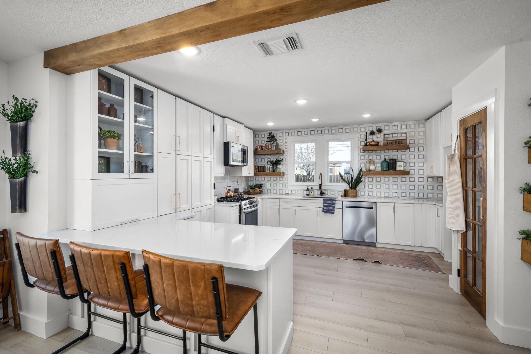 215 Paulus St, Schulenburg, TX 78956