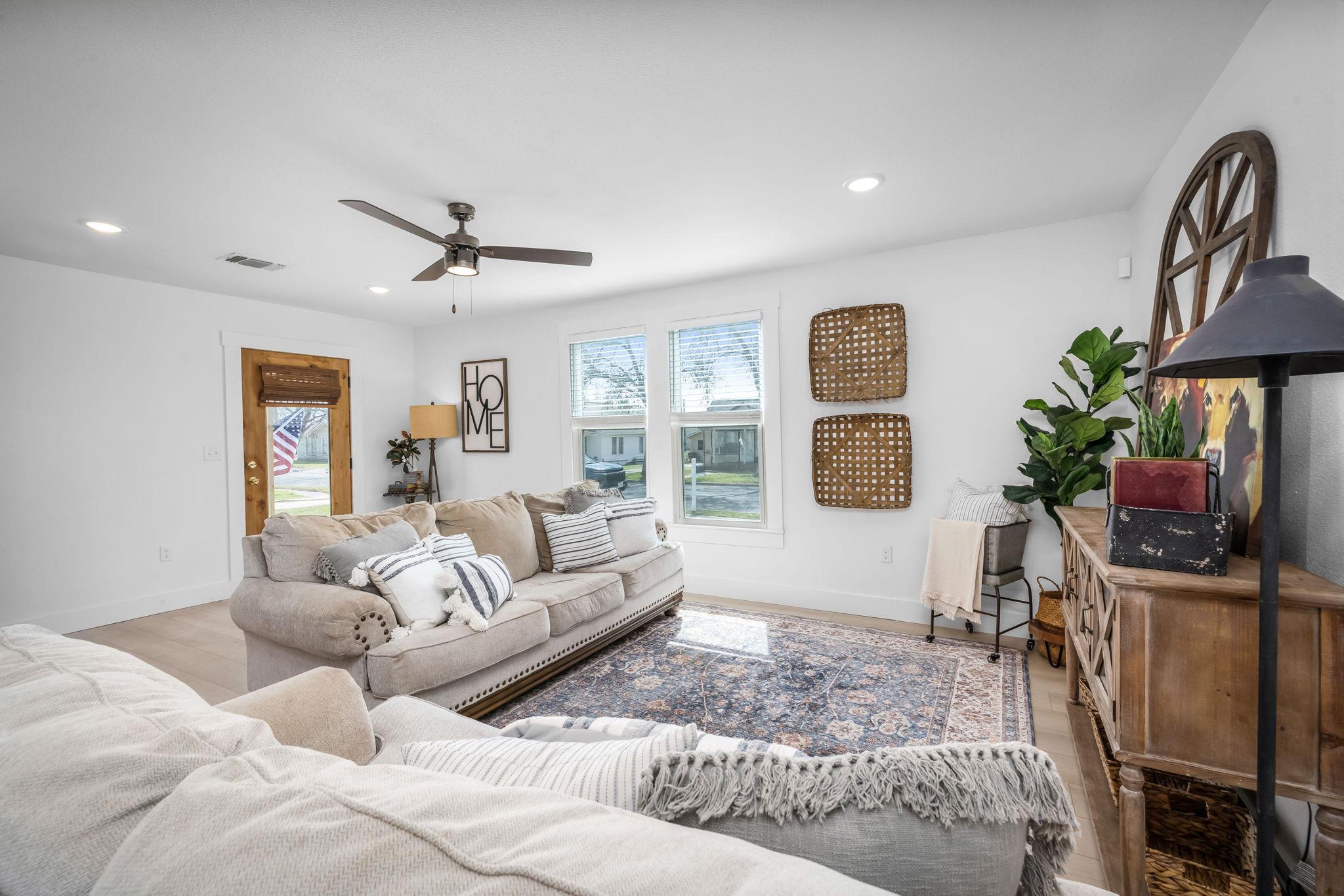 215 Paulus St, Schulenburg, TX 78956