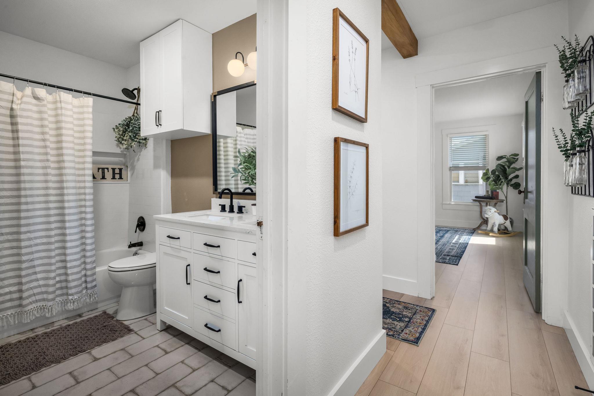 215 Paulus St, Schulenburg, TX 78956