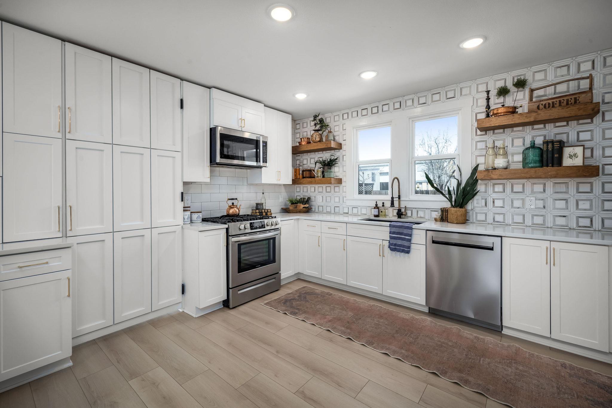 215 Paulus St, Schulenburg, TX 78956