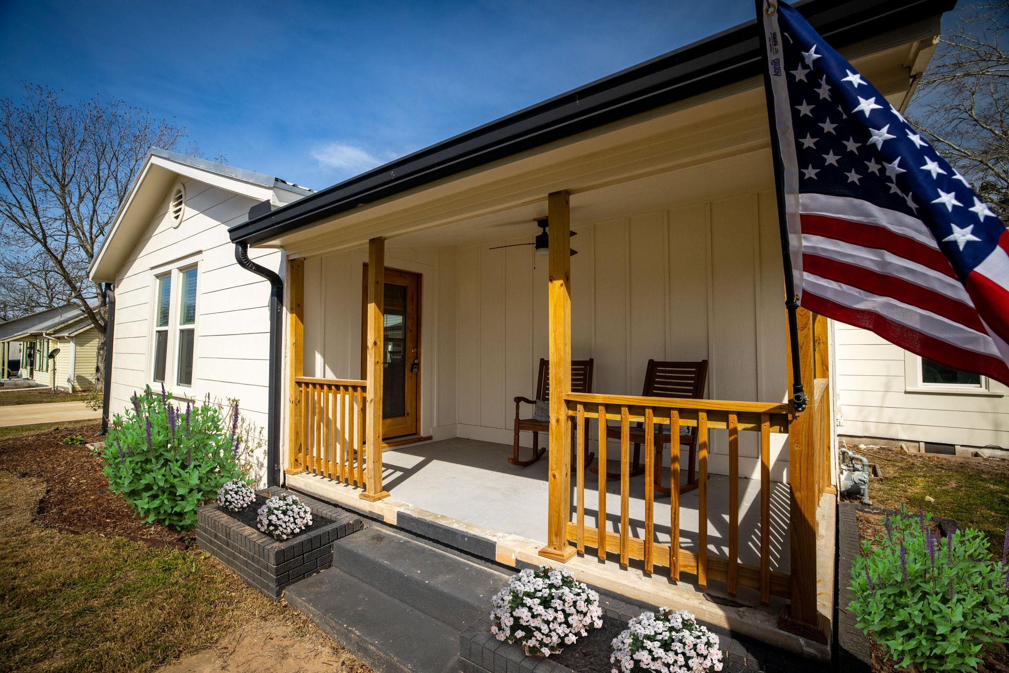 215 Paulus St, Schulenburg, TX 78956