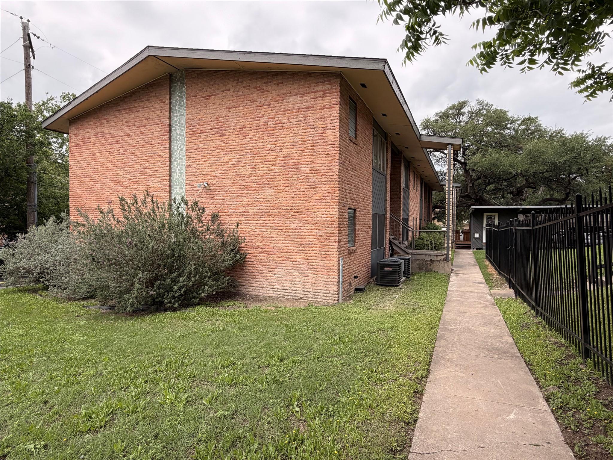 3304 Red River St # 206, Austin, TX 78705