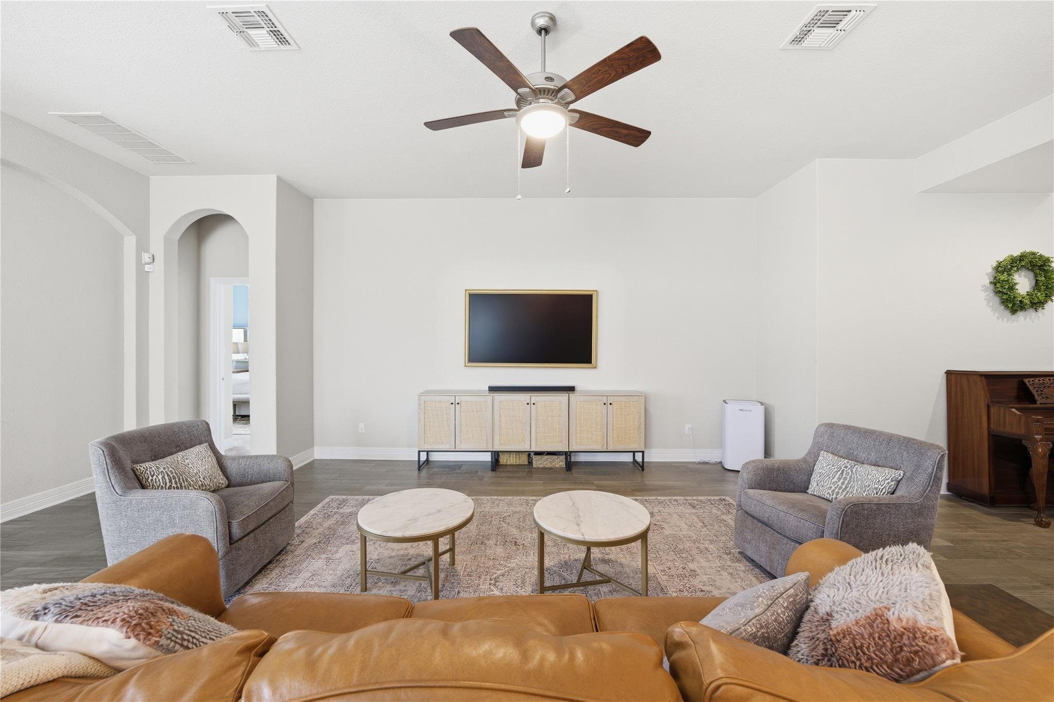 183 Lacy Oak Dr, Buda, TX 78610