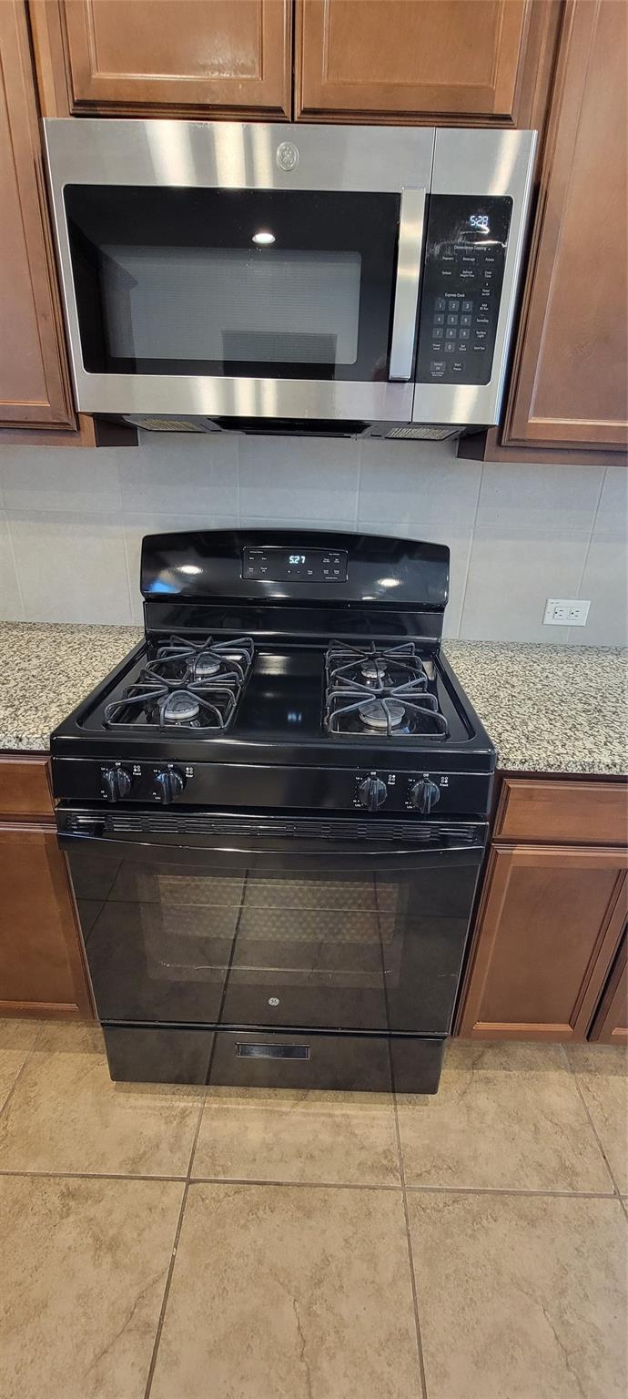 127 Trailside Ln, Bastrop, TX 78602