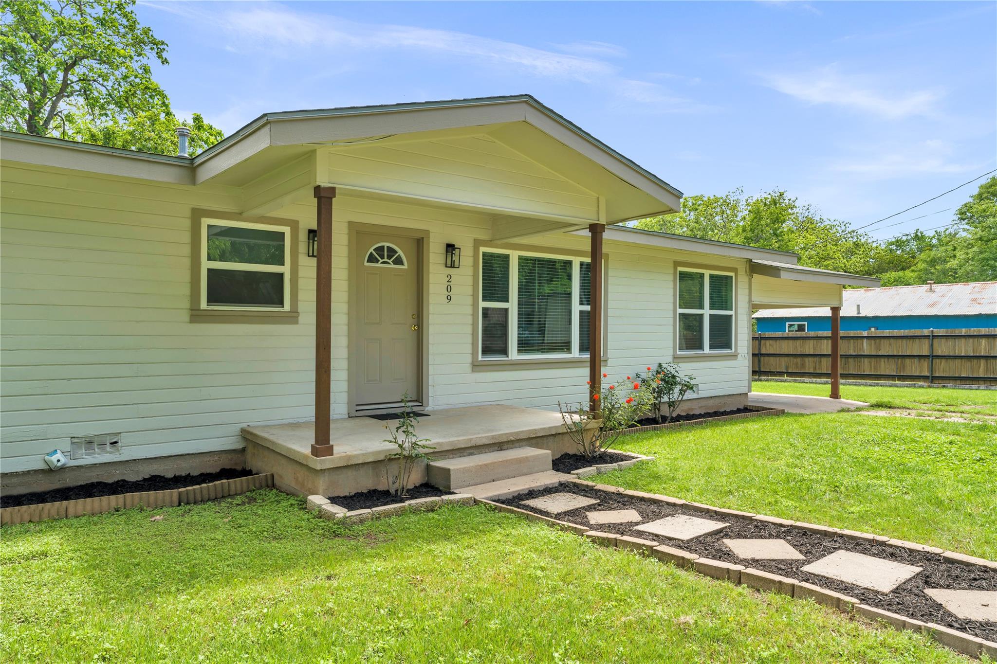 209 E Live Oak St, Burnet, TX 78611