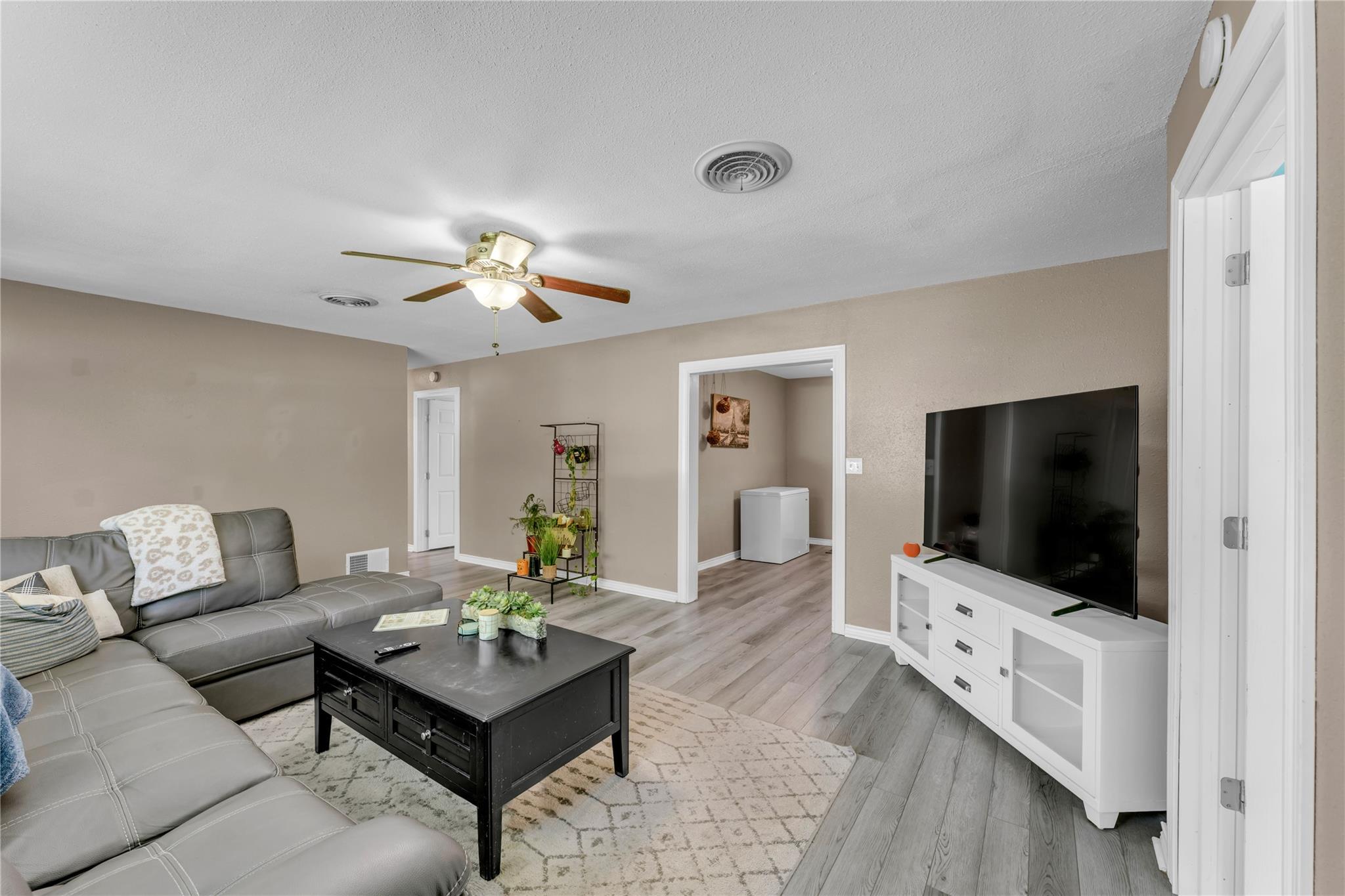 209 E Live Oak St, Burnet, TX 78611