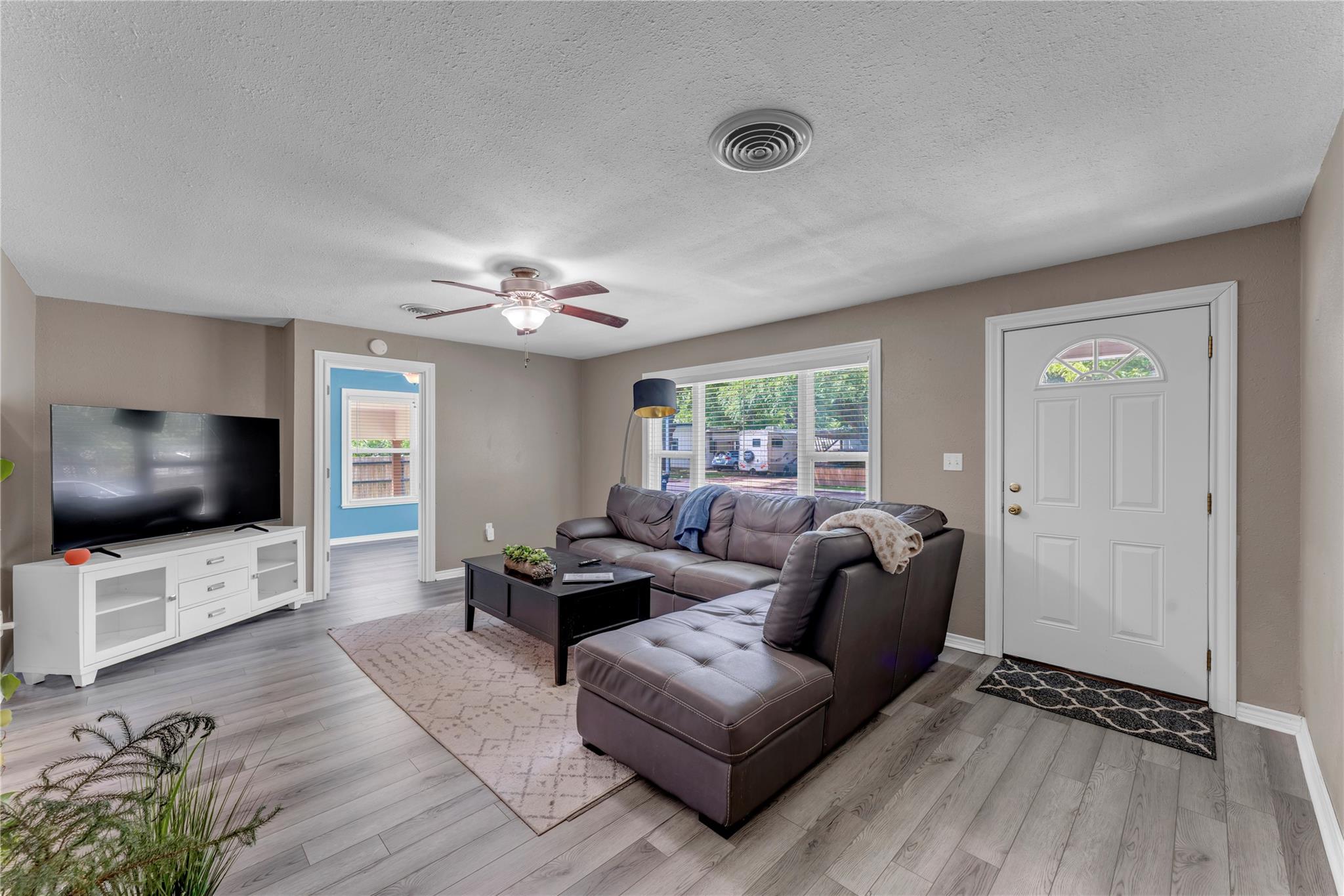 209 E Live Oak St, Burnet, TX 78611