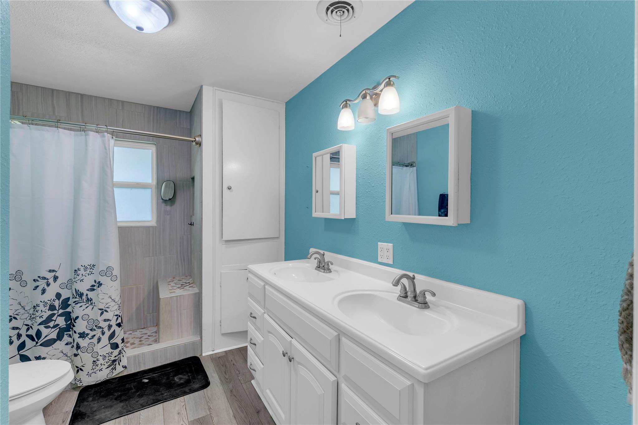 209 E Live Oak St, Burnet, TX 78611