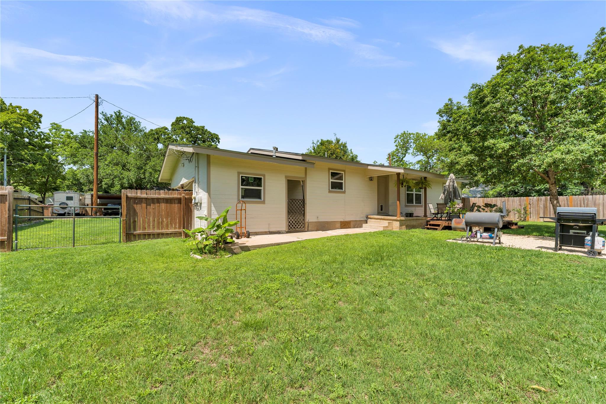 209 E Live Oak St, Burnet, TX 78611