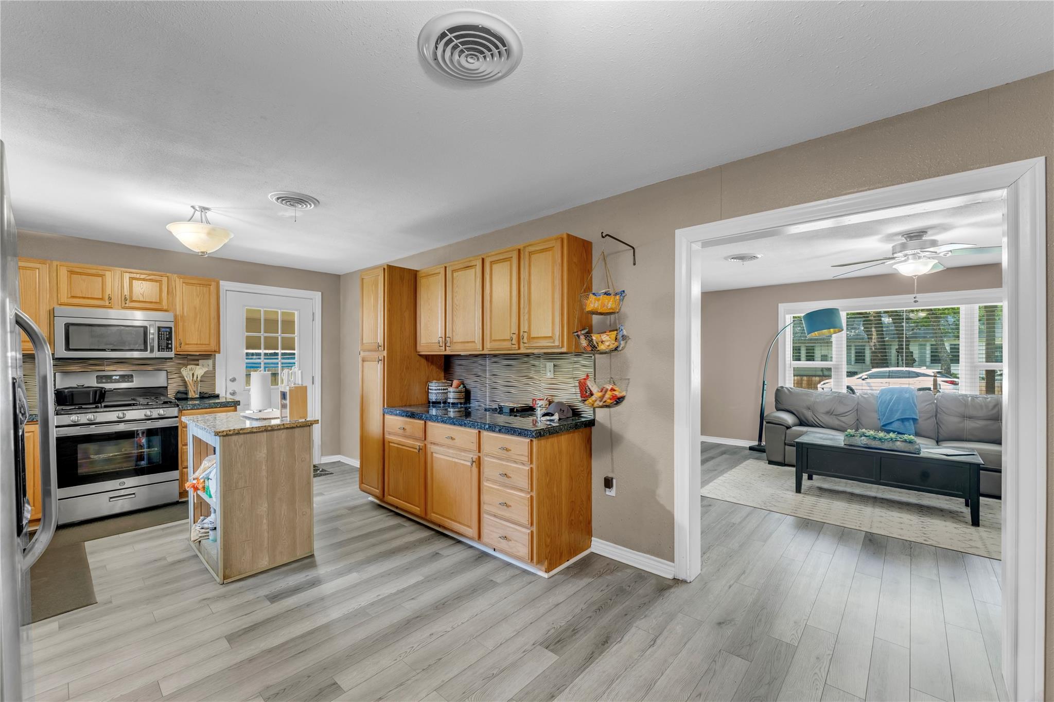 209 E Live Oak St, Burnet, TX 78611