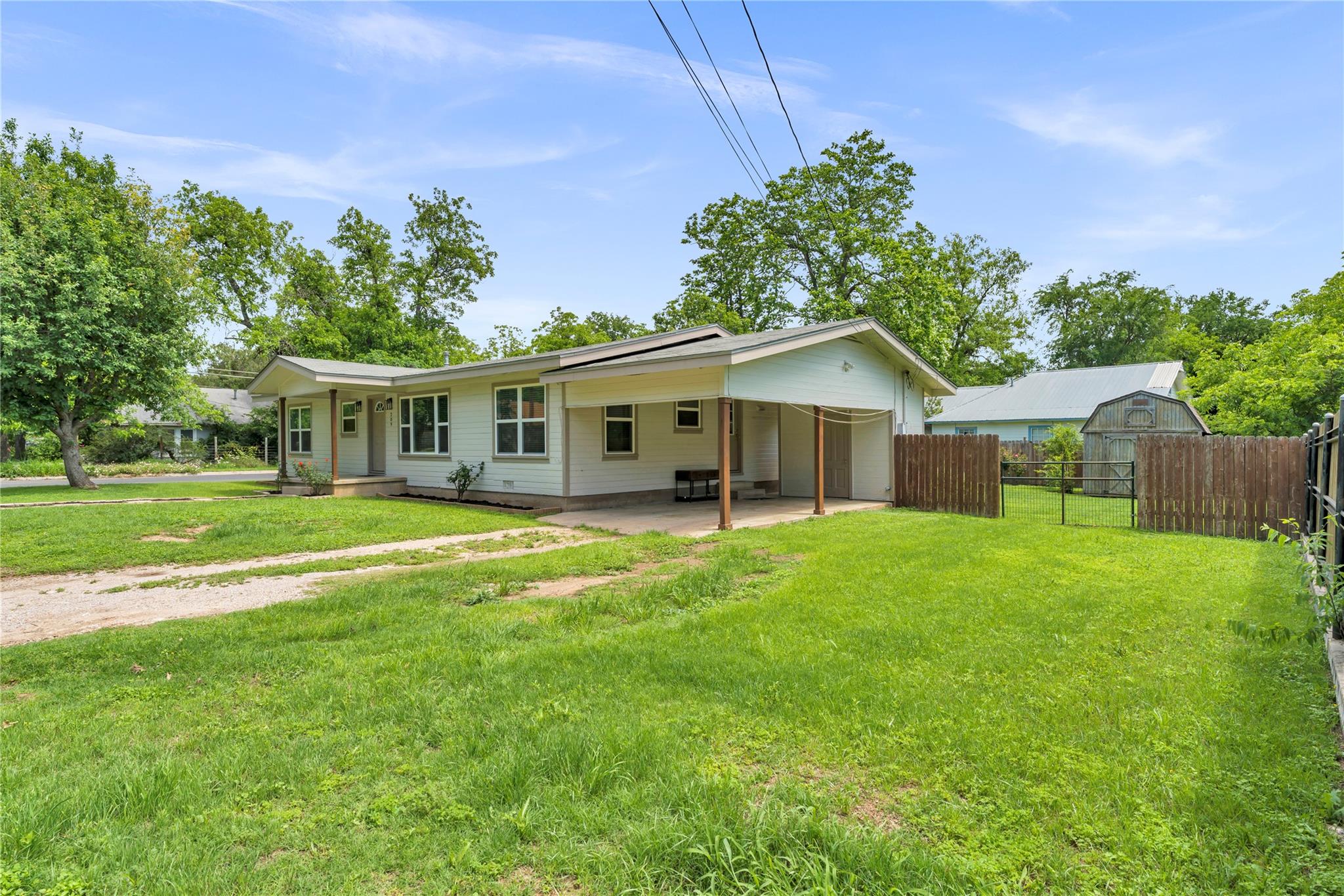 209 E Live Oak St, Burnet, TX 78611