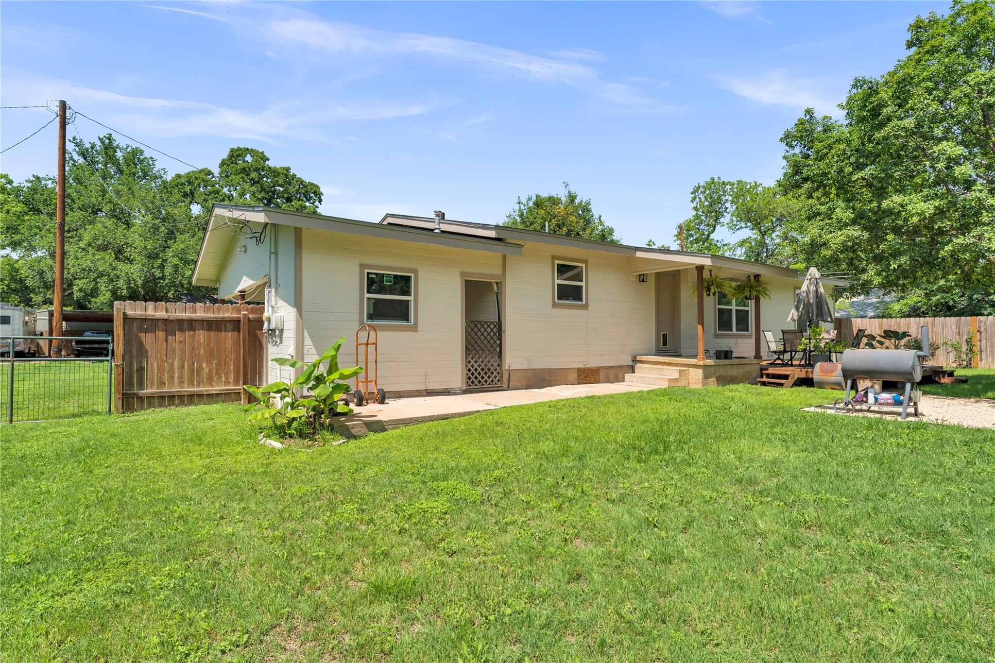 209 E Live Oak St, Burnet, TX 78611