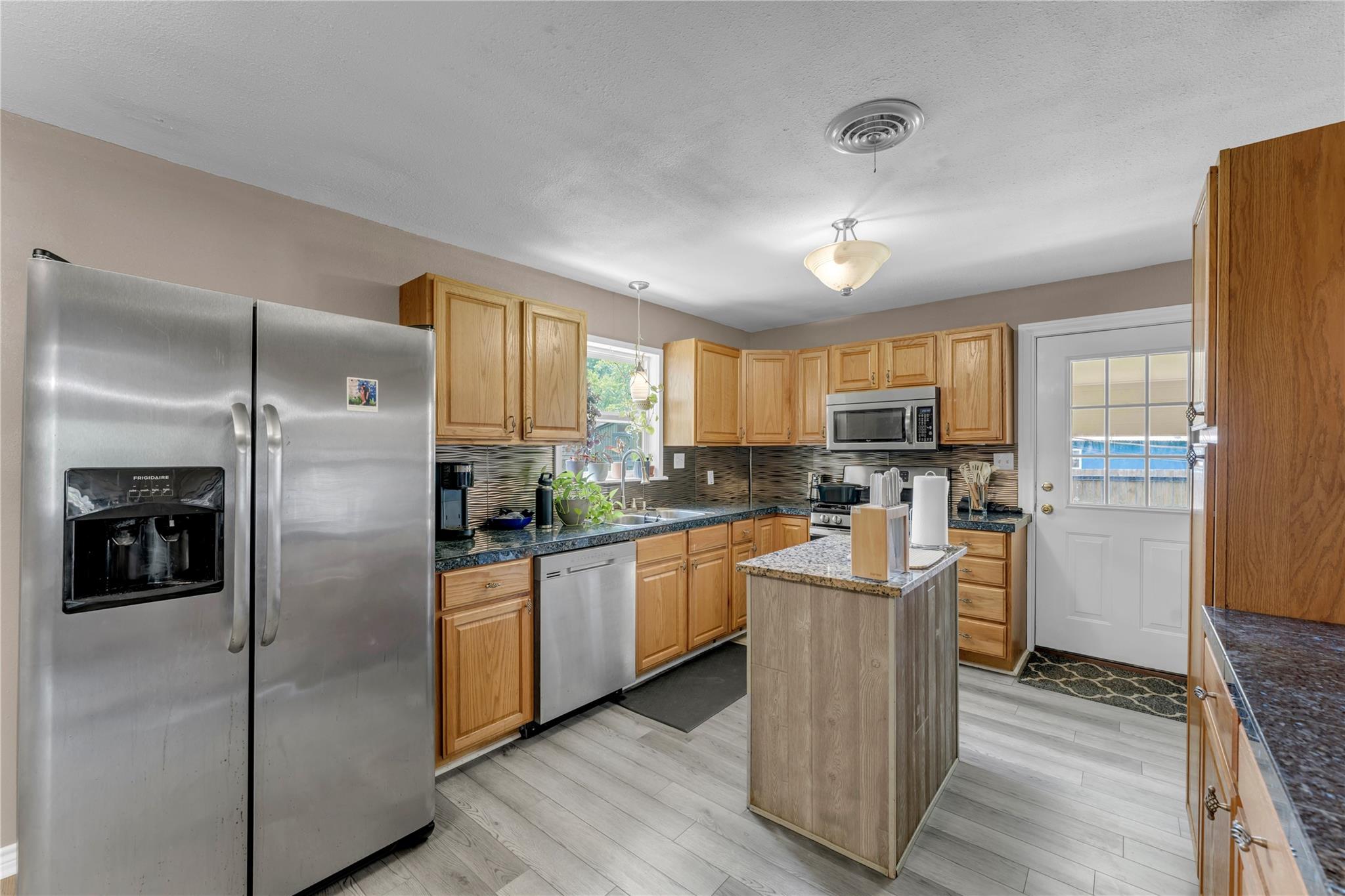 209 E Live Oak St, Burnet, TX 78611