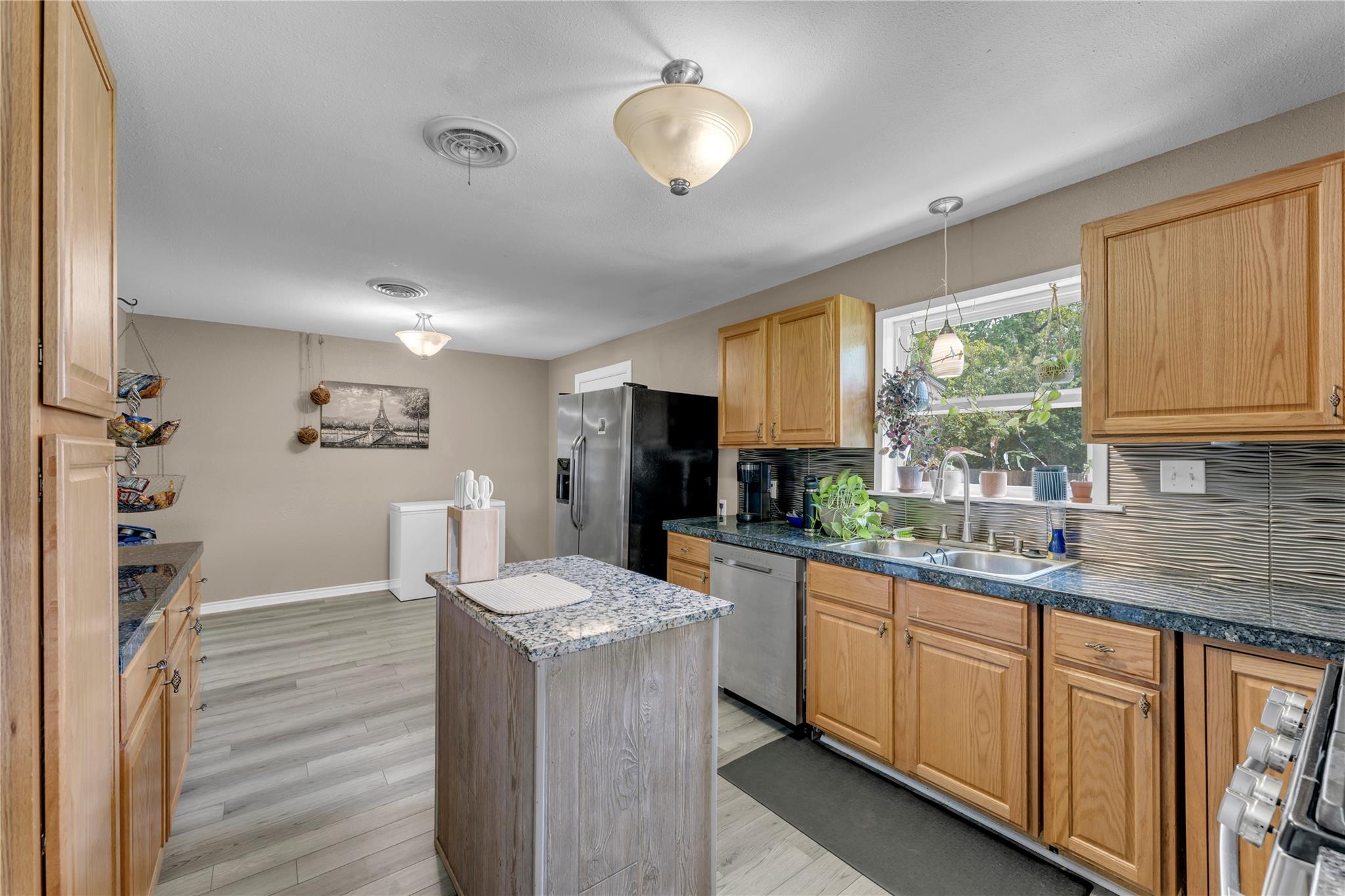 209 E Live Oak St, Burnet, TX 78611