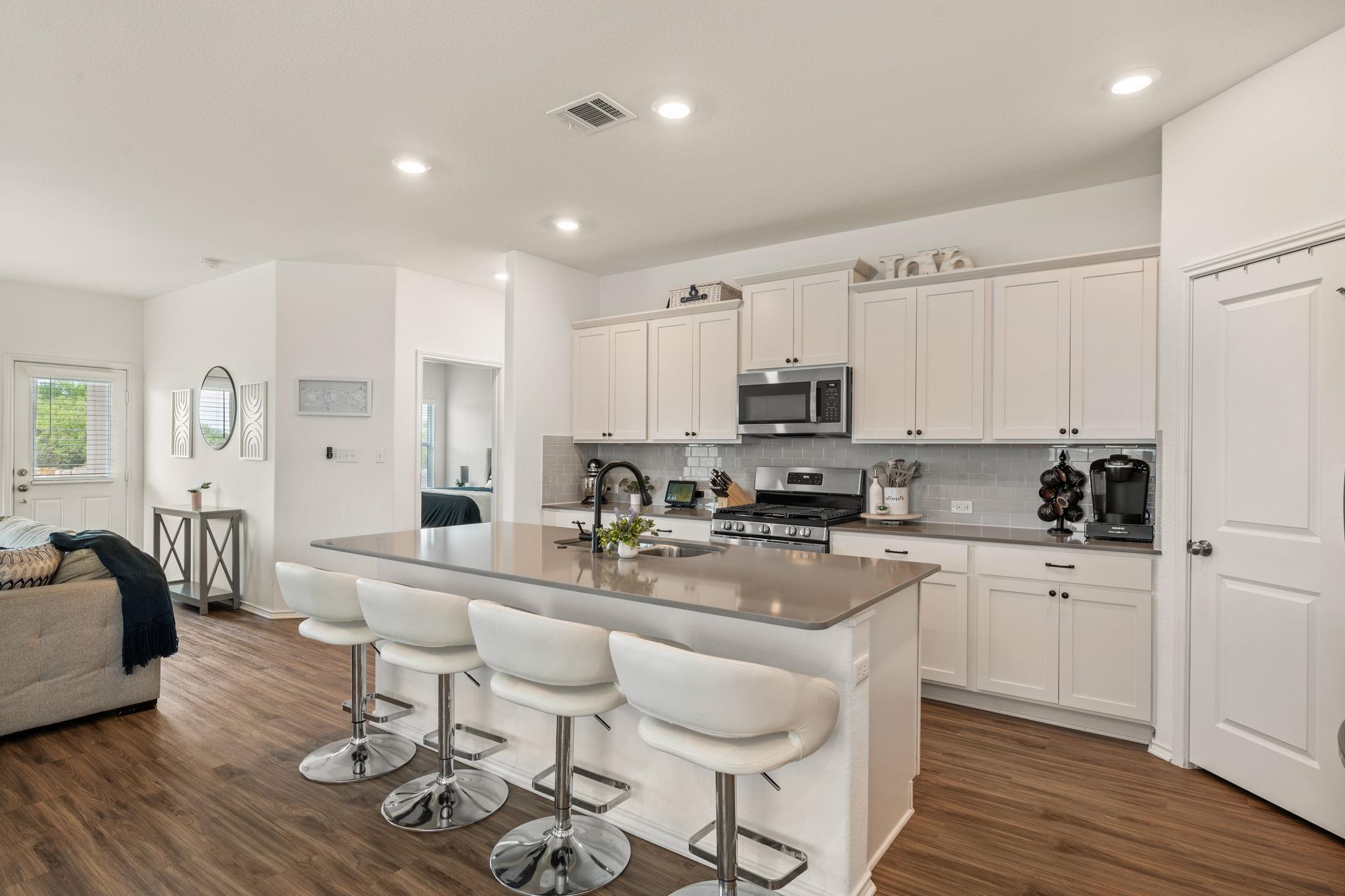 124 Flint Mountain Rd, Georgetown, TX 78628