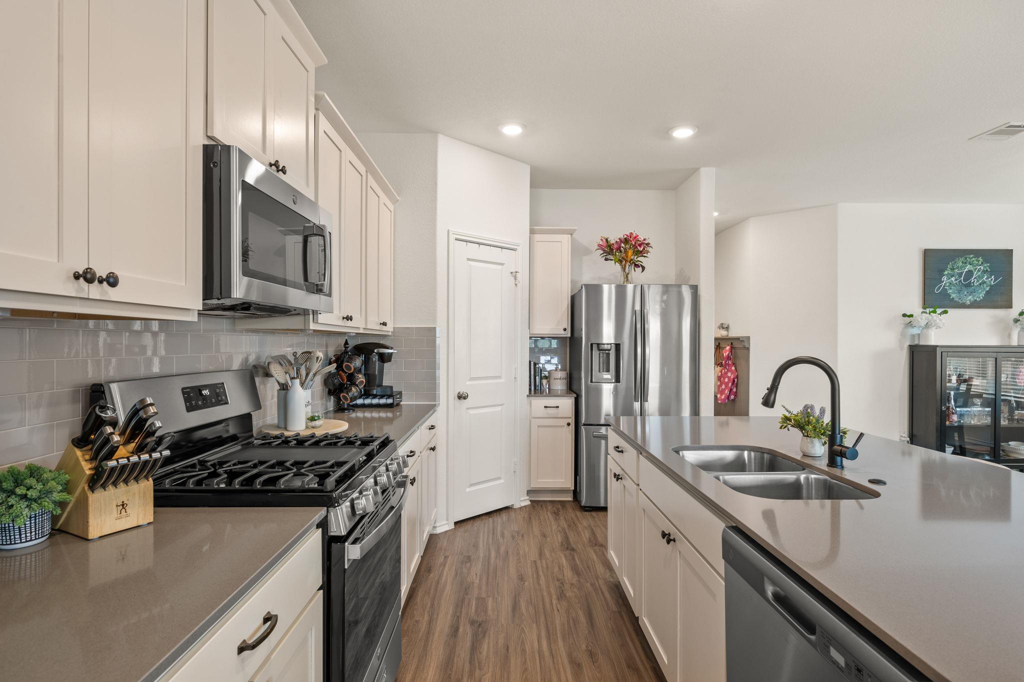 124 Flint Mountain Rd, Georgetown, TX 78628