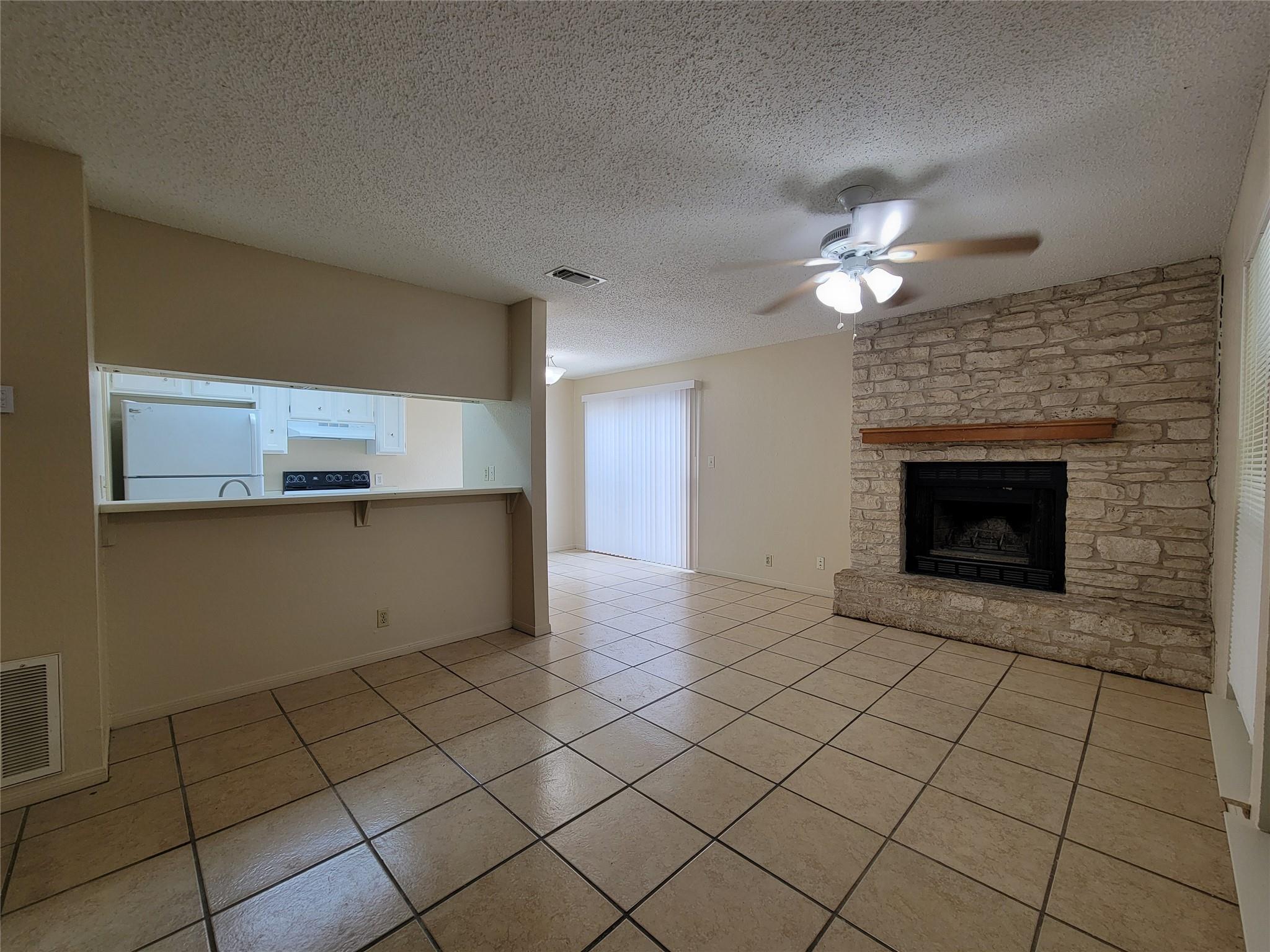 2804 Bull Run # B, Taylor, TX 76574