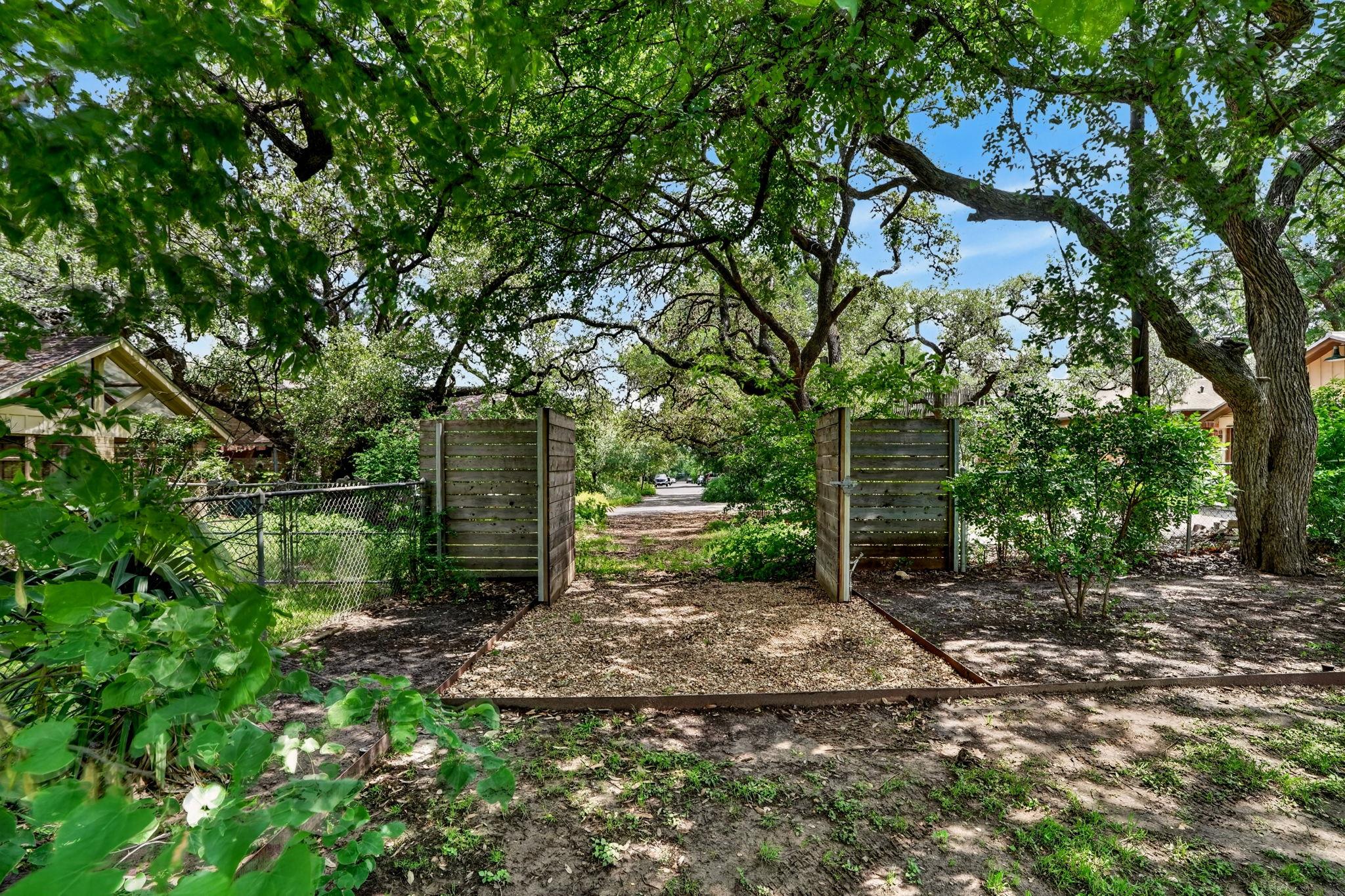 801 Spofford St, Austin, TX 78704