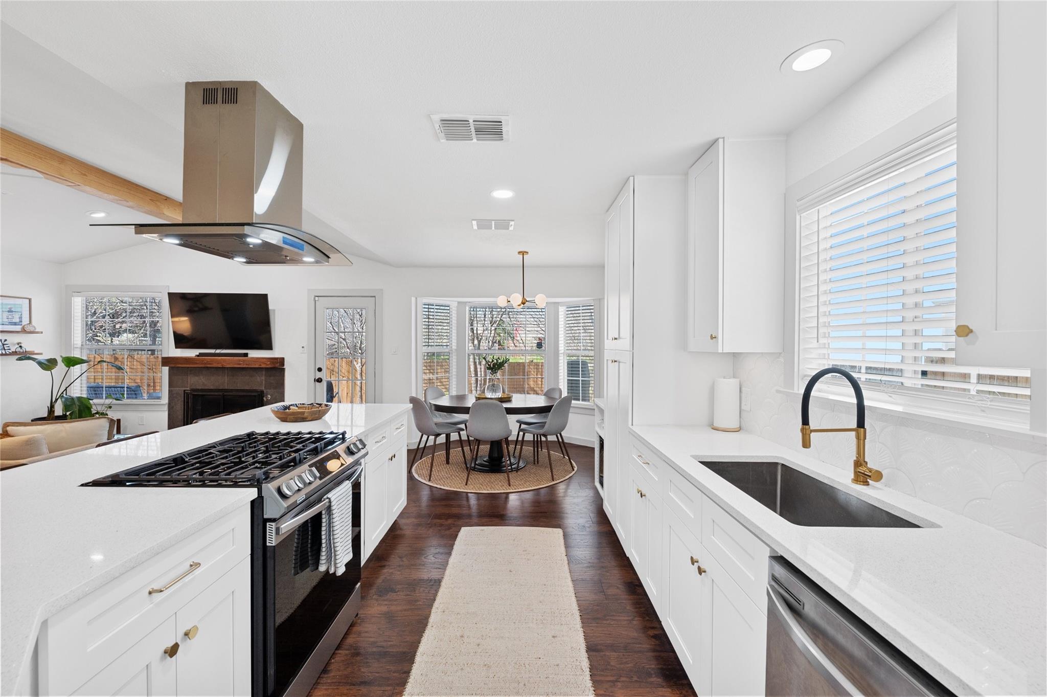 3836 Arrow Dr, Austin, TX 78749