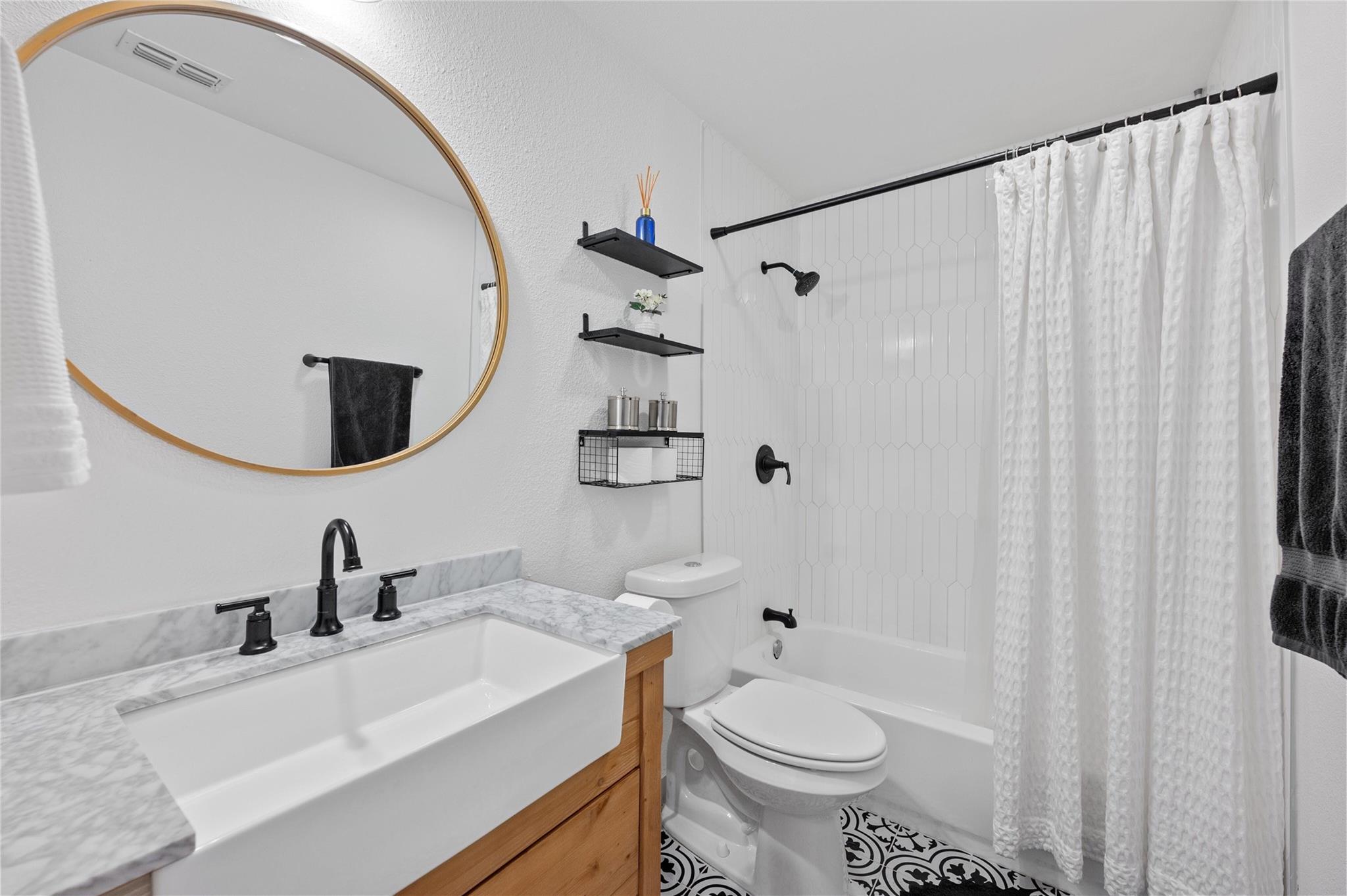 3836 Arrow Dr, Austin, TX 78749