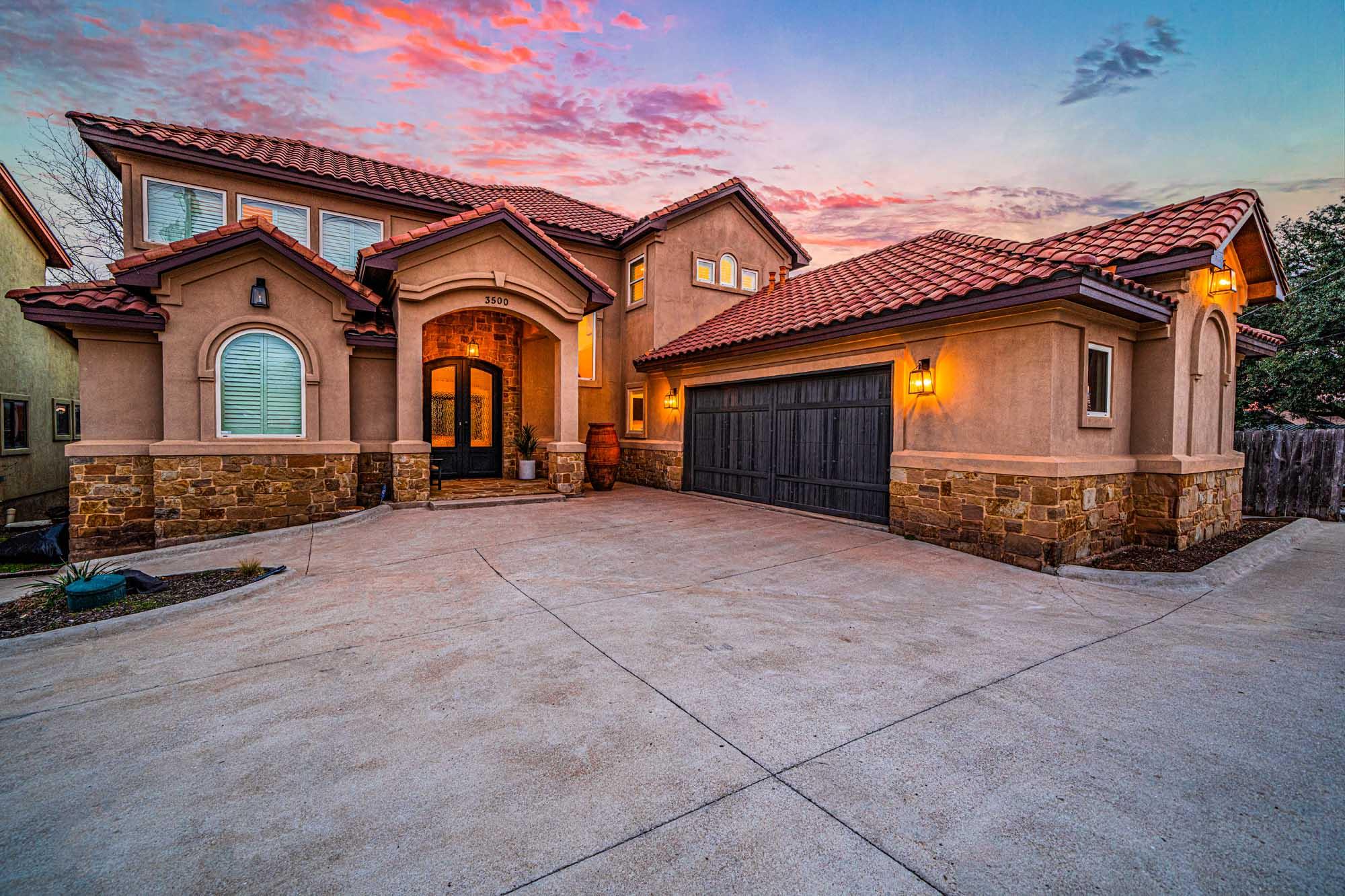 3500 River Oaks Dr, Kingsland, TX 78639