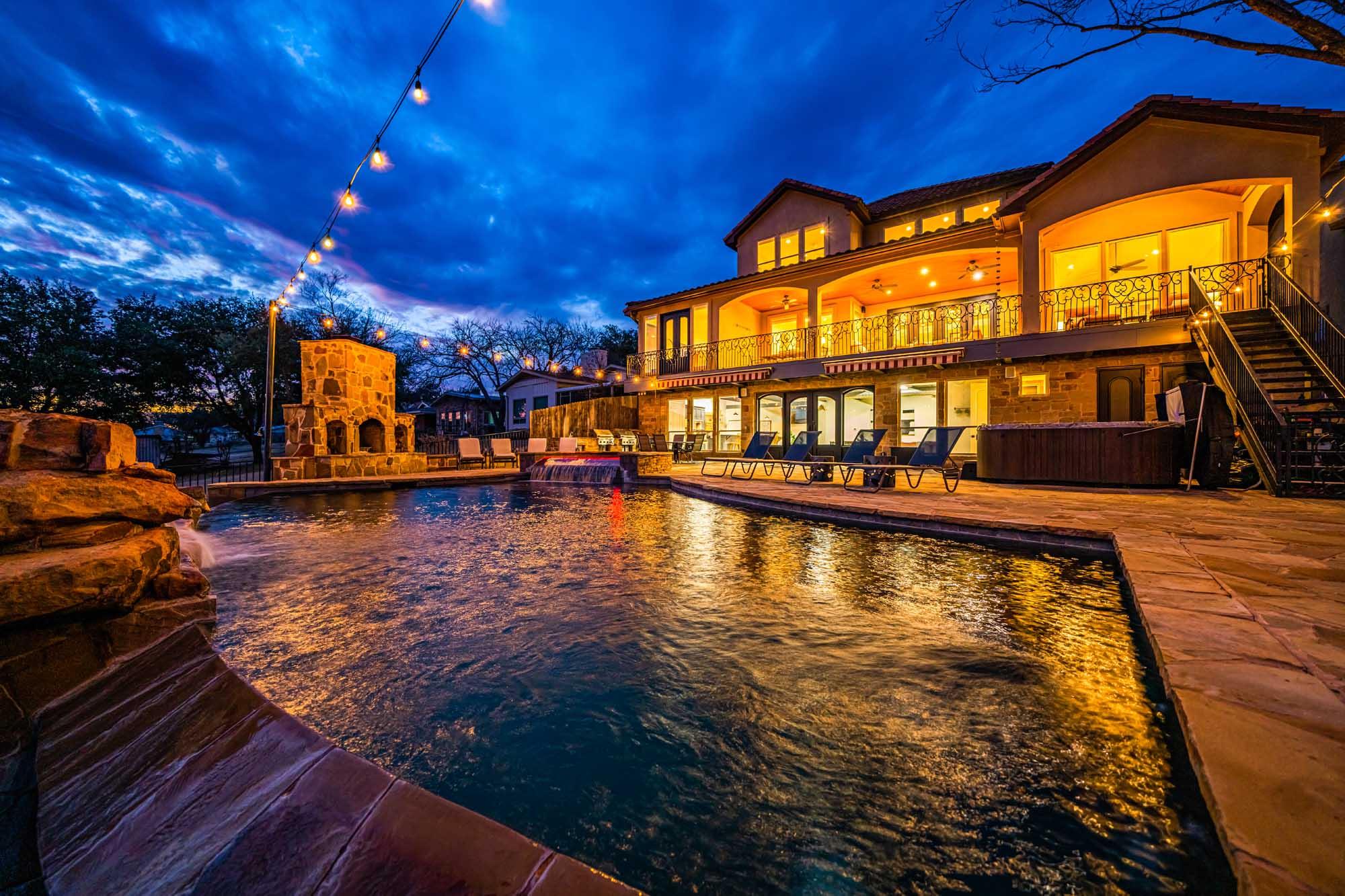 3500 River Oaks Dr, Kingsland, TX 78639