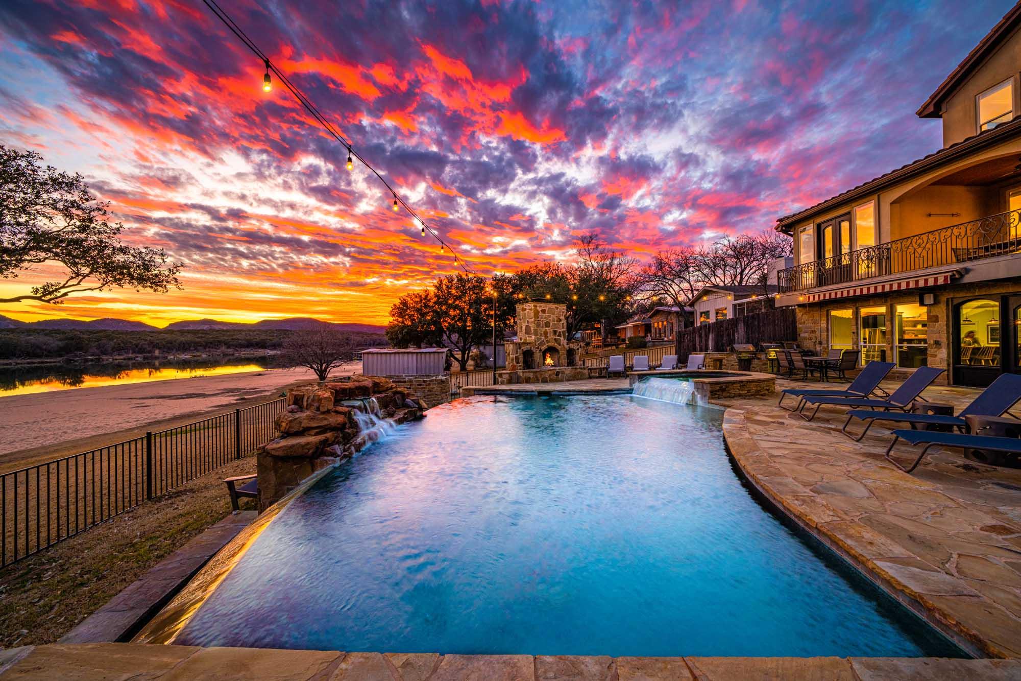 3500 River Oaks Dr, Kingsland, TX 78639