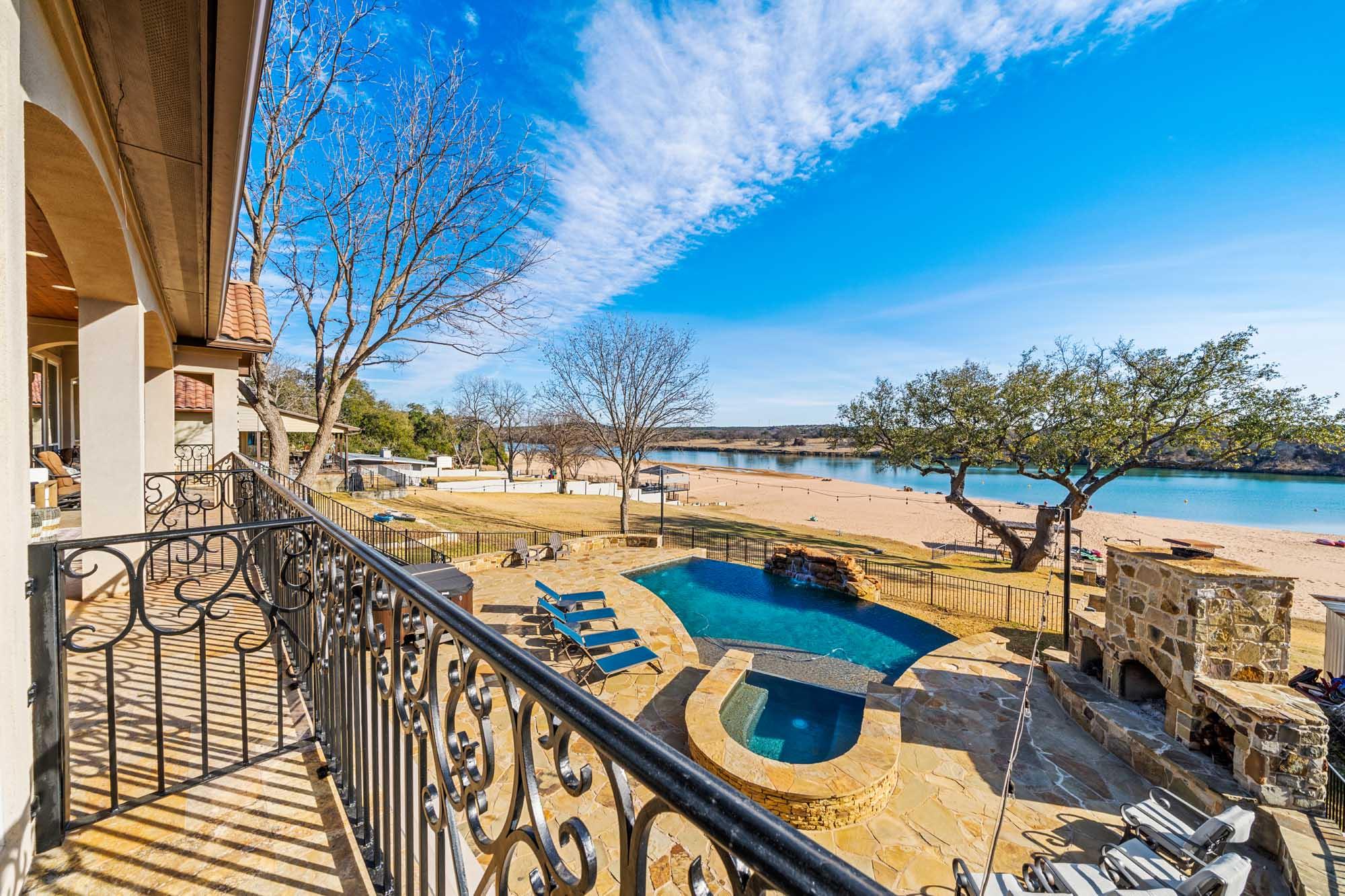 3500 River Oaks Dr, Kingsland, TX 78639