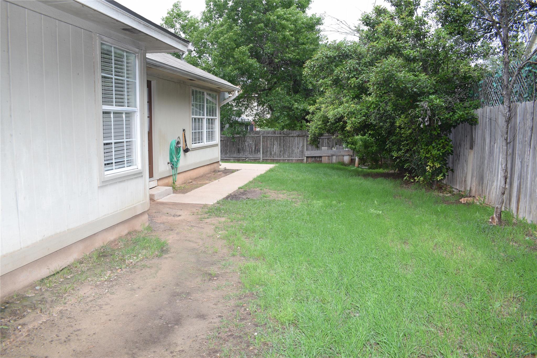 3810 Newland Dr, Round Rock, TX 78681