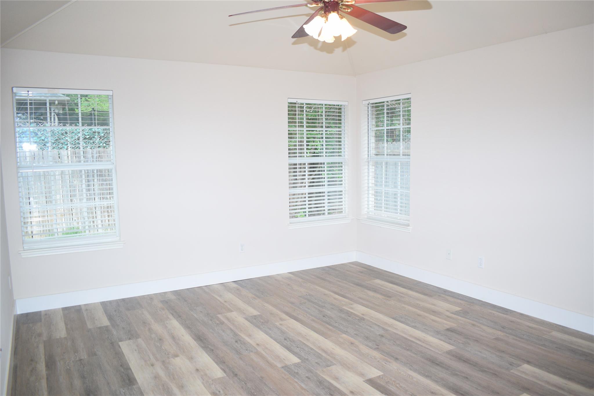 3810 Newland Dr, Round Rock, TX 78681