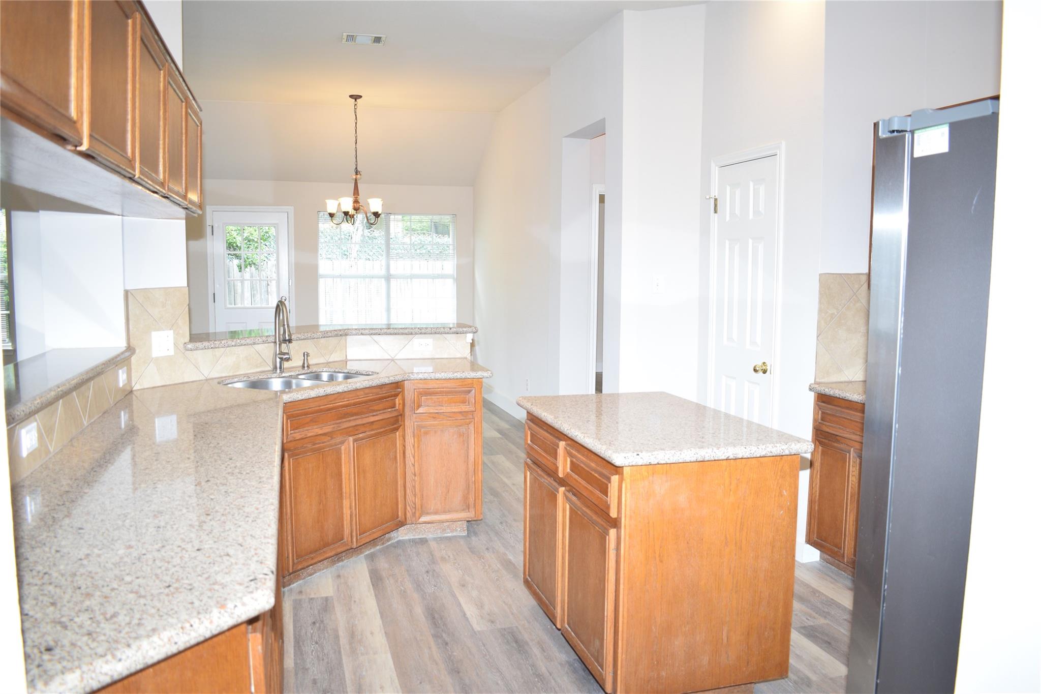 3810 Newland Dr, Round Rock, TX 78681