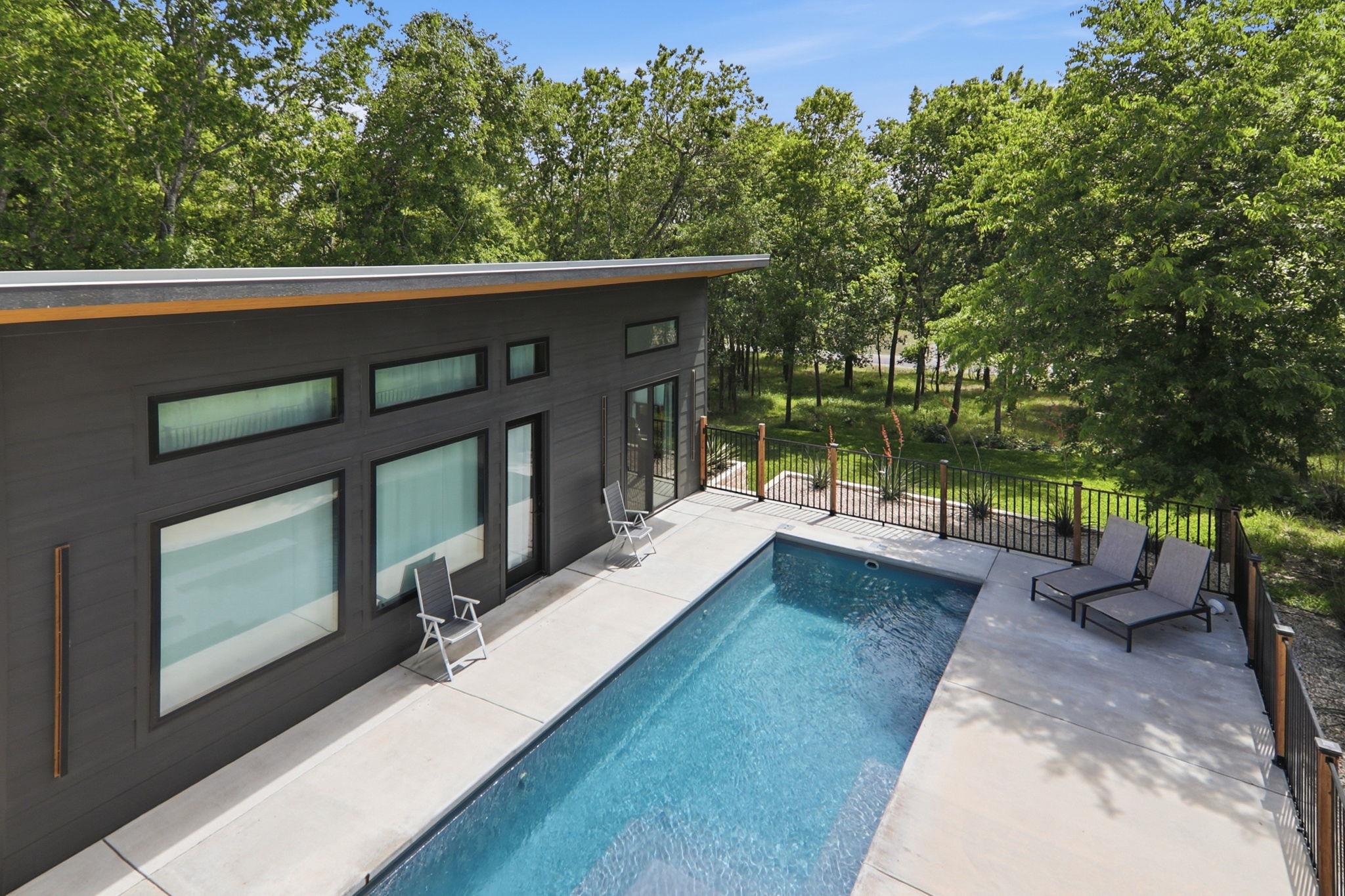 201 Kahana Ln, Bastrop, TX 78602