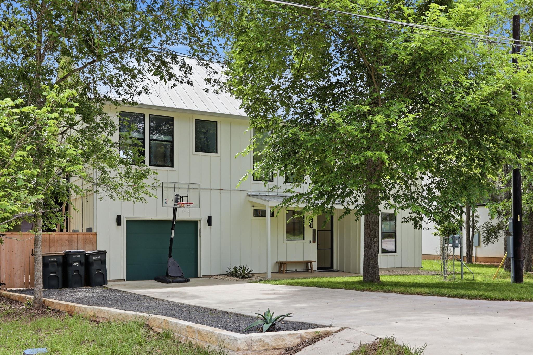 201 Kahana Ln, Bastrop, TX 78602